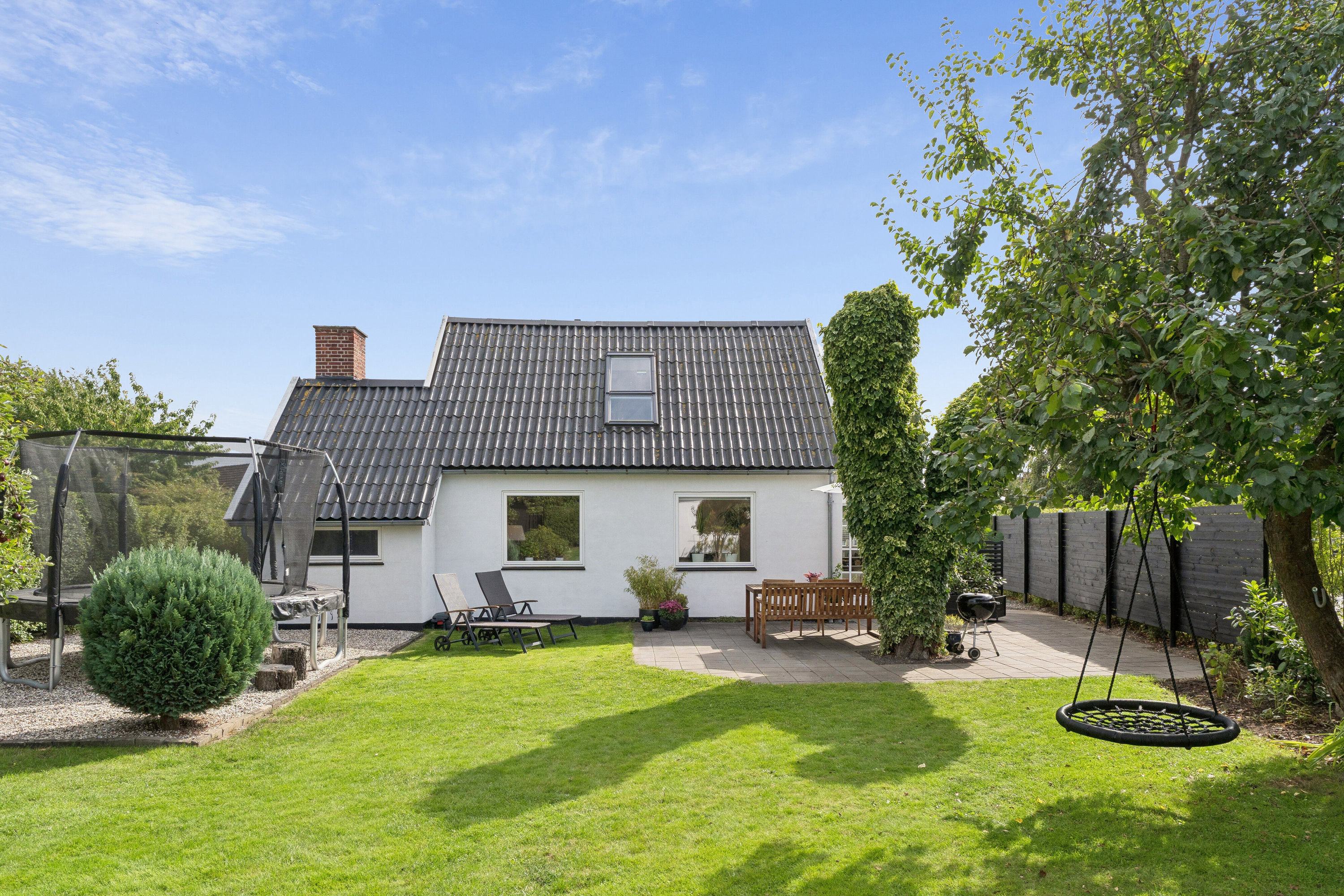 Fremhævet set fra haven billede i fuldskærmstilstand. Billede af Damhus Boulevard 61, 2610 Rødovre