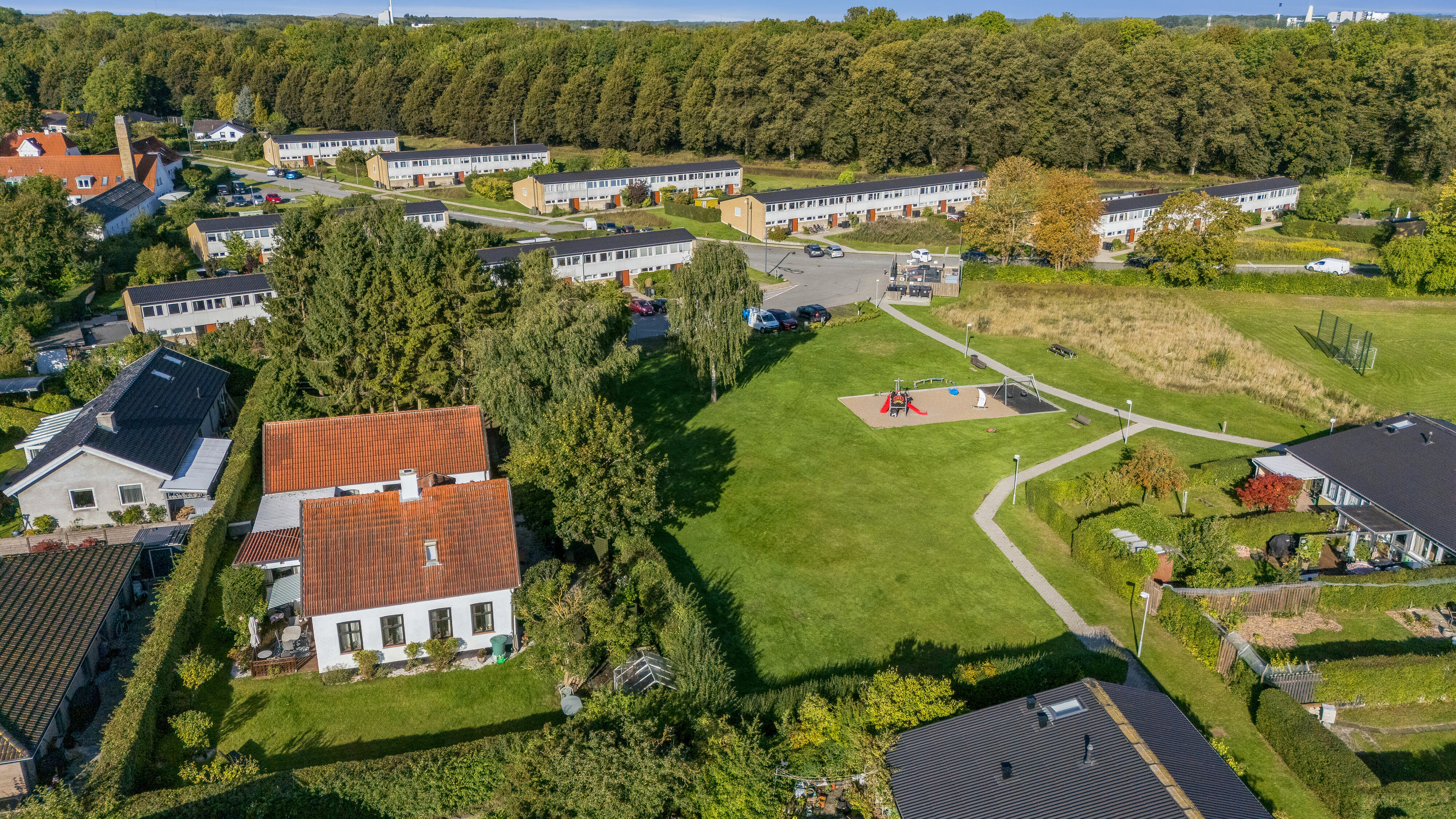 Fremhævet luftfoto billede i fuldskærmstilstand. Billede af Tinderhøj Vænge 3, 2610 Rødovre