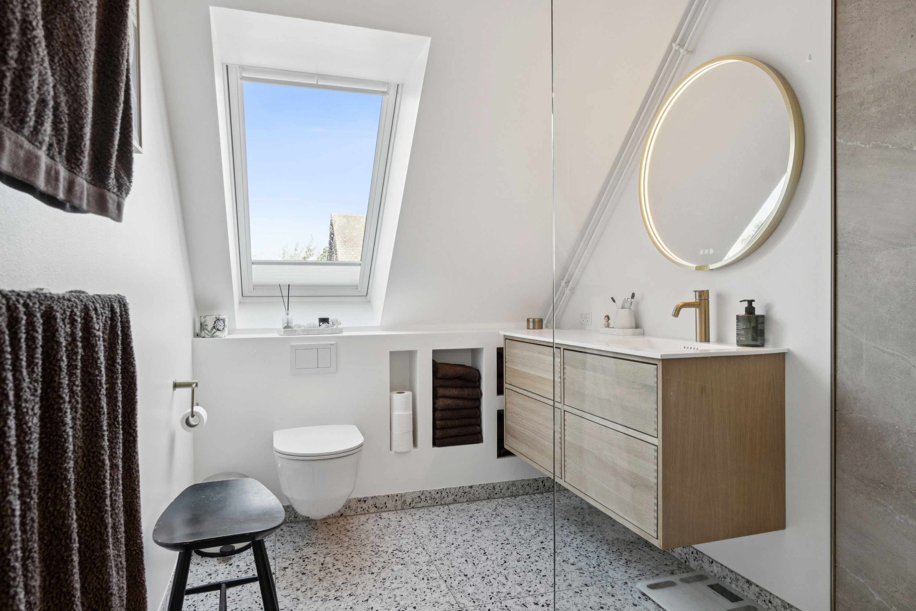 Fremhævet badeværelse billede i fuldskærmstilstand. Billede af Dansborg Alle 1G, 2650 Hvidovre