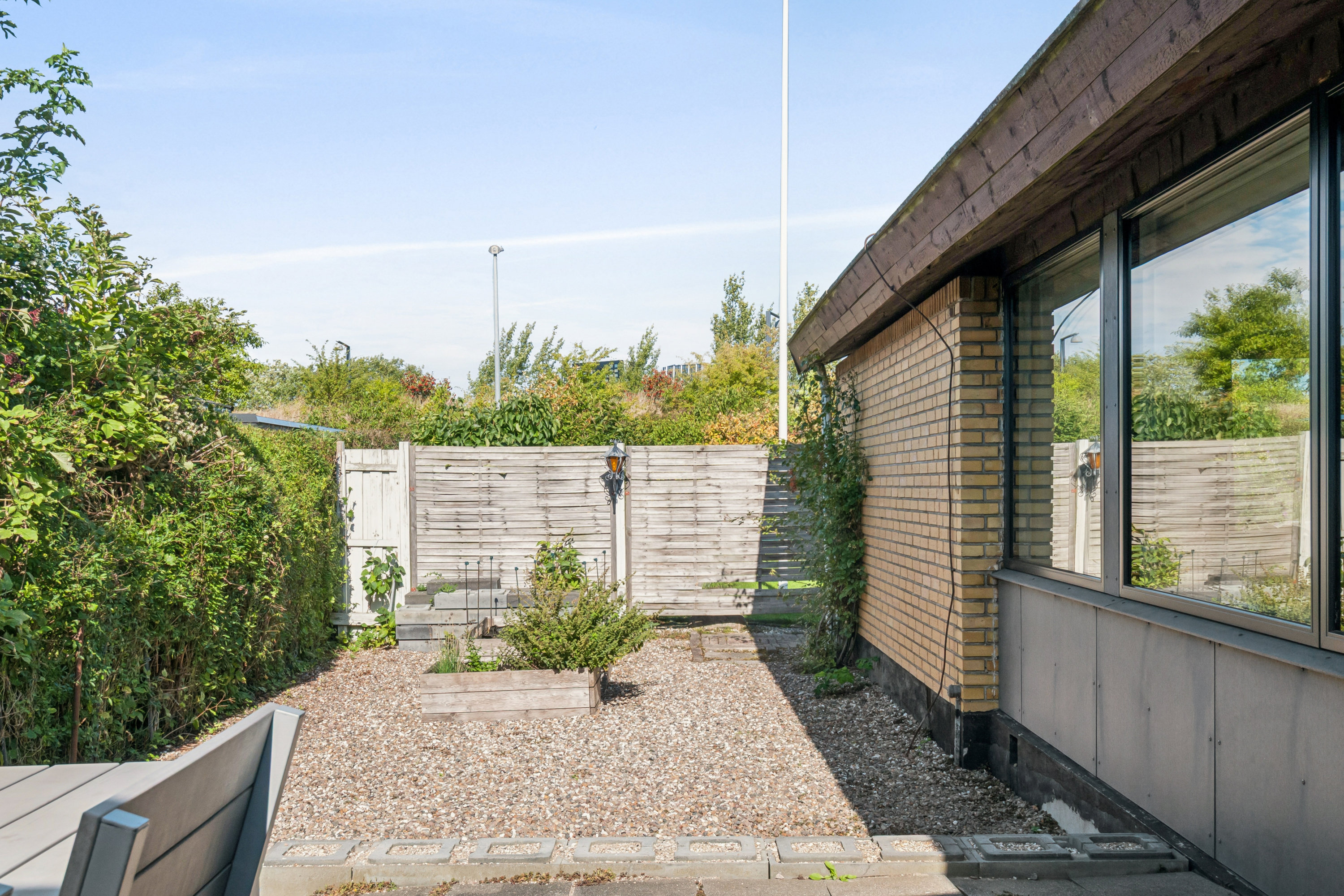 Fremhævet terrasse billede i fuldskærmstilstand. Billede af Finderupvej 43, 2770 Kastrup