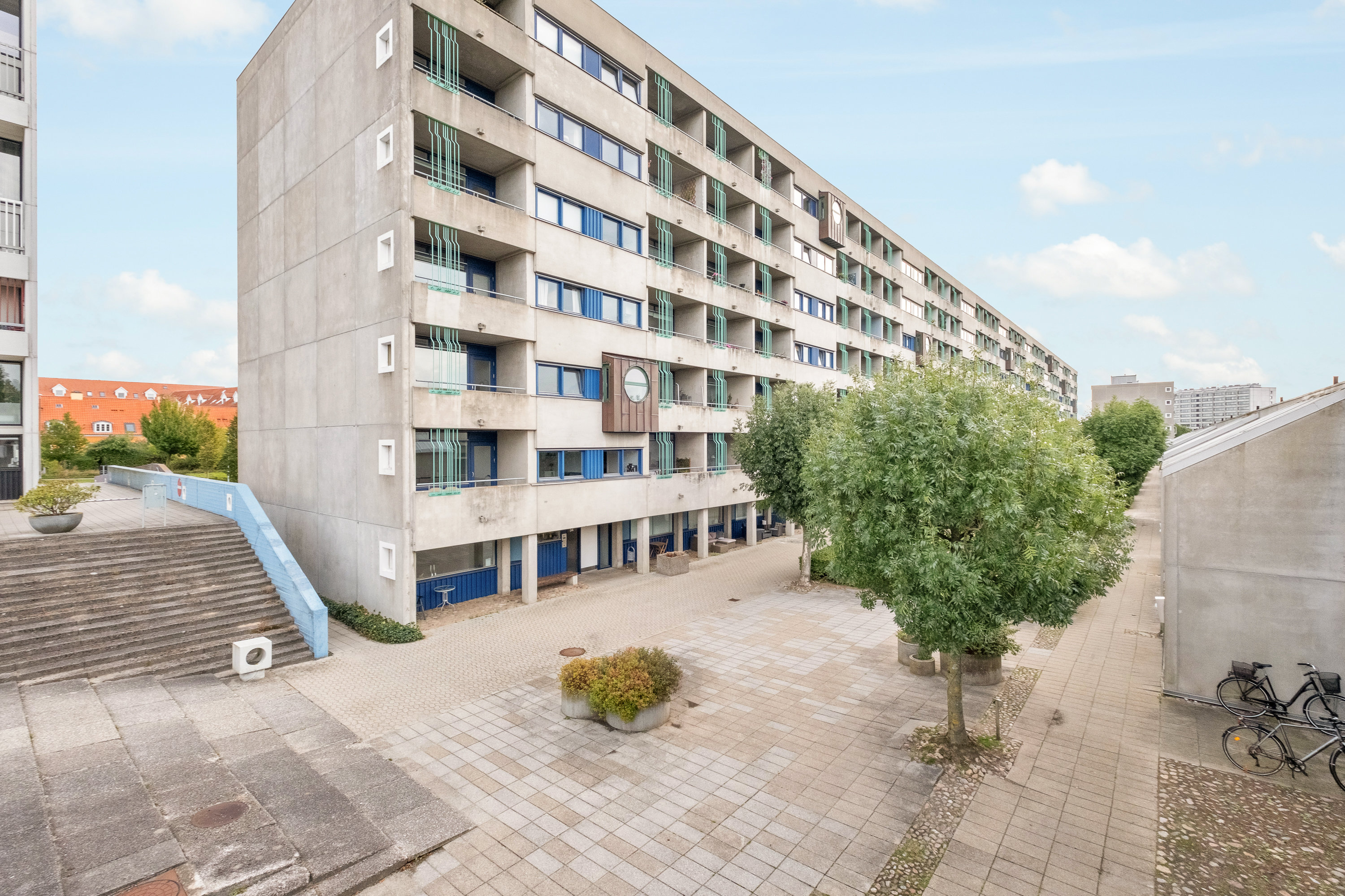 Fremhævet bag facade billede i fuldskærmstilstand. Billede af Vestervang 34, 1. mf., 8000 Aarhus C