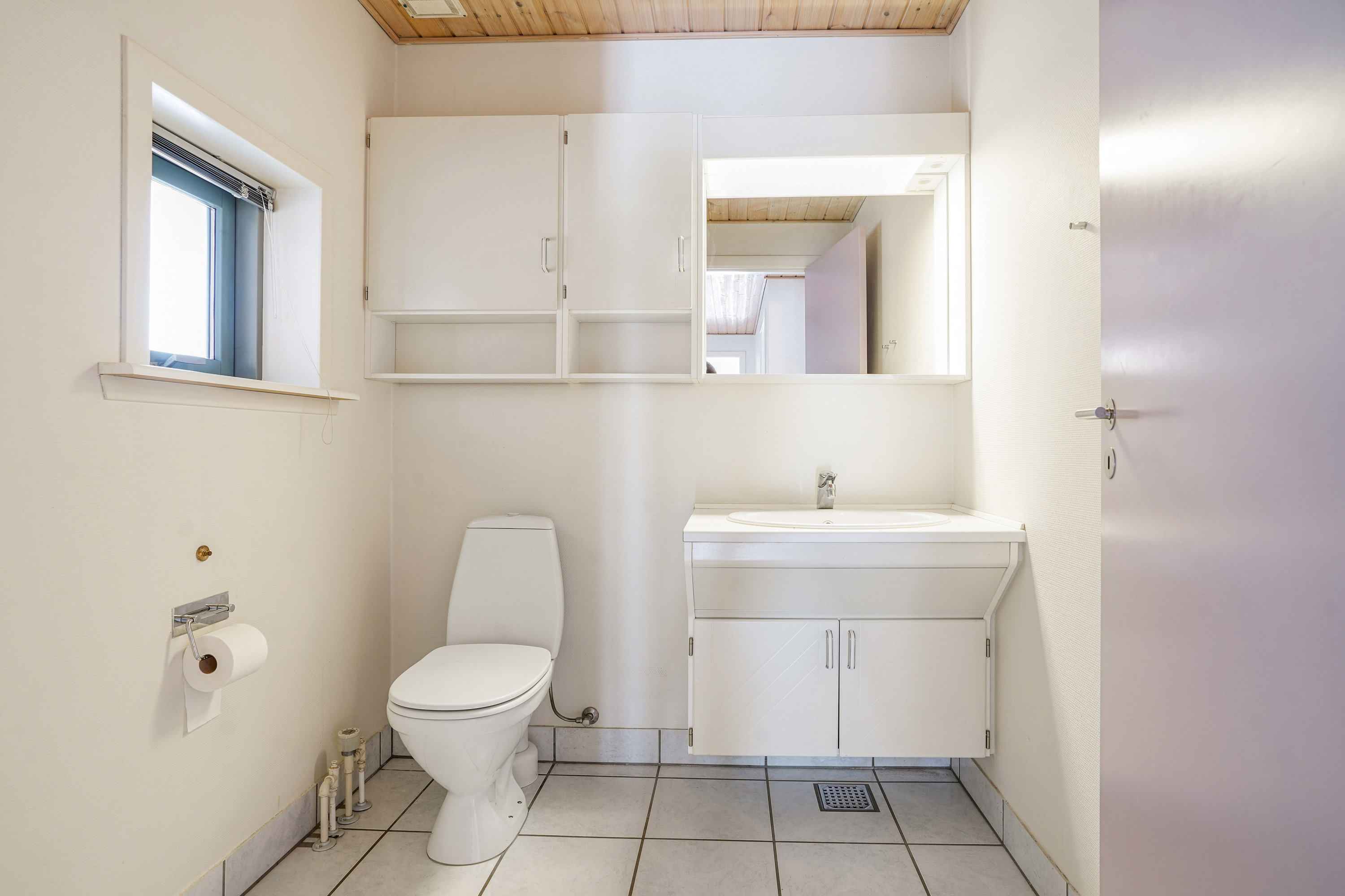 Fremhævet toilet billede i fuldskærmstilstand. Billede af Vestervænget 12, Hjerting, 6710 Esbjerg V
