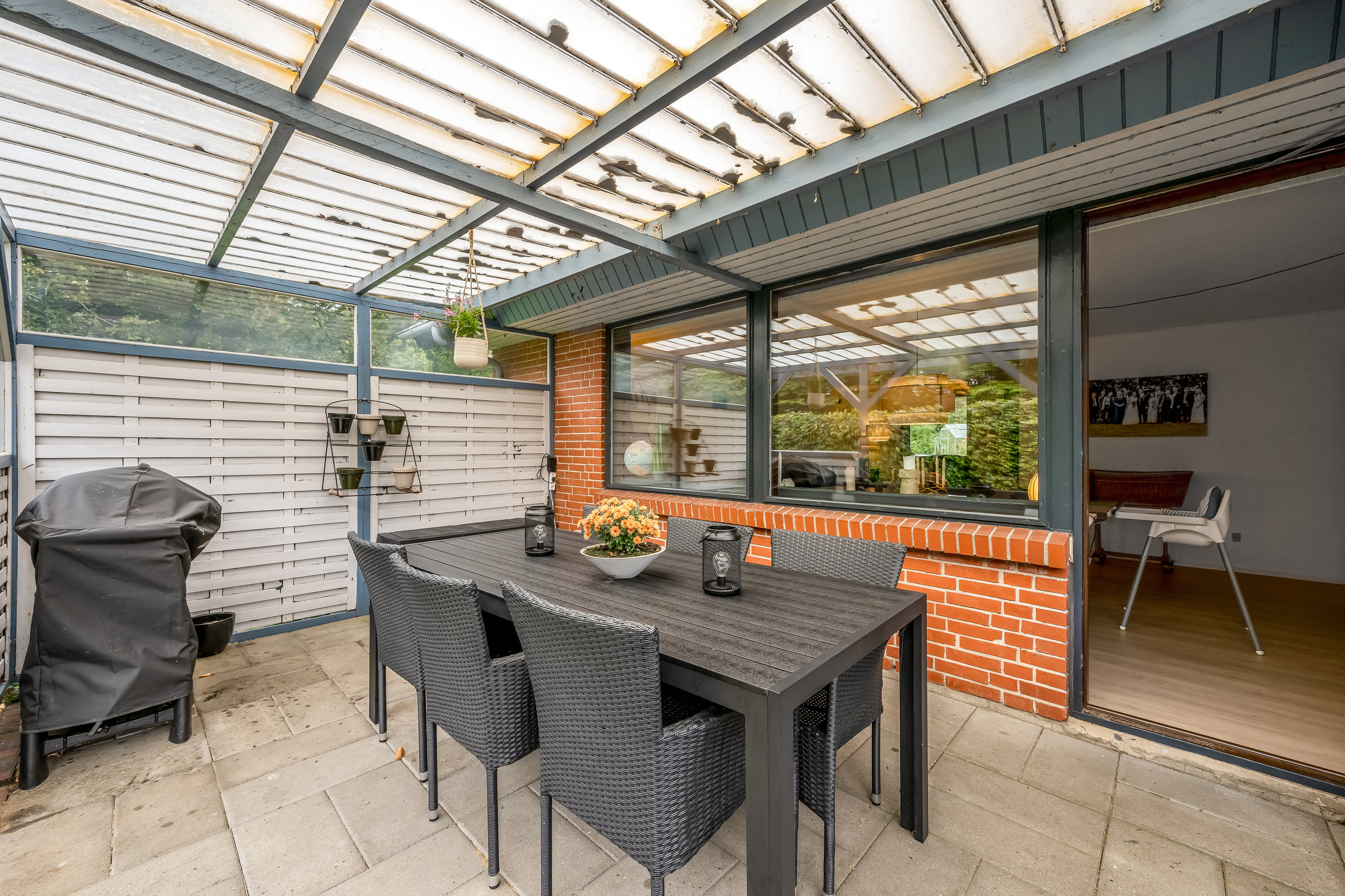 Fremhævet overdækket terrasse billede i fuldskærmstilstand. Billede af Stationsvej 8, 6880 Tarm