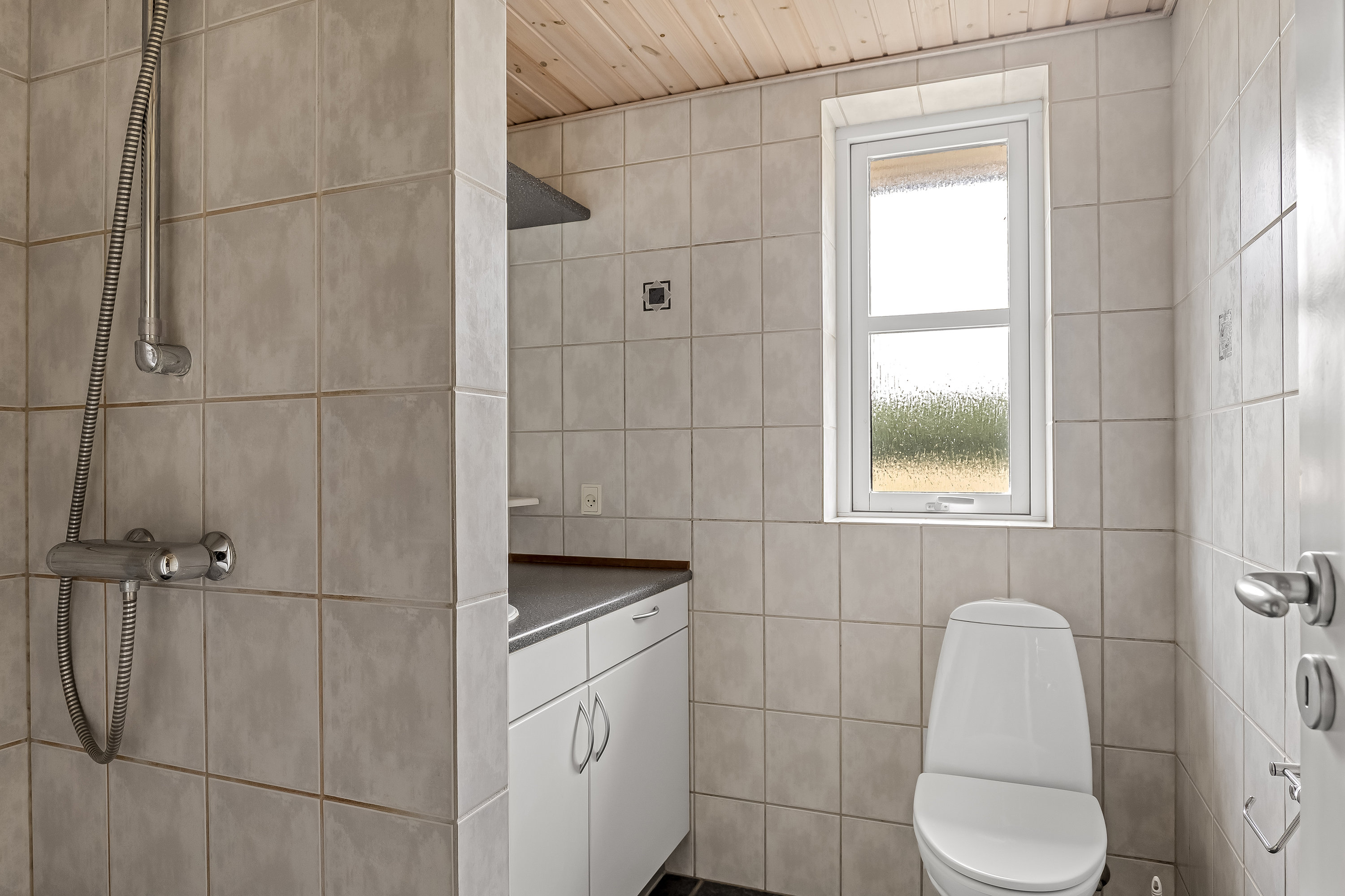 Fremhævet toilet billede i fuldskærmstilstand. Billede af Kongsbjergvej 12, Kongsbjergm, 6270 Tønder
