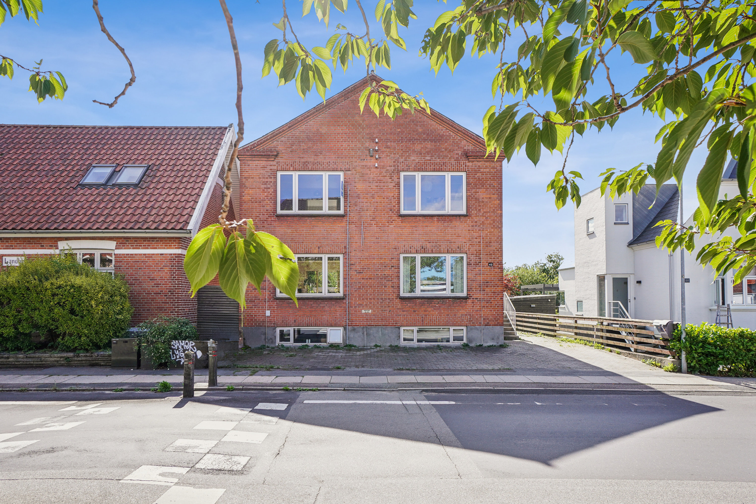Fremhævet set fra vejen billede i fuldskærmstilstand. Billede af Østergade 46, 1., 4000 Roskilde