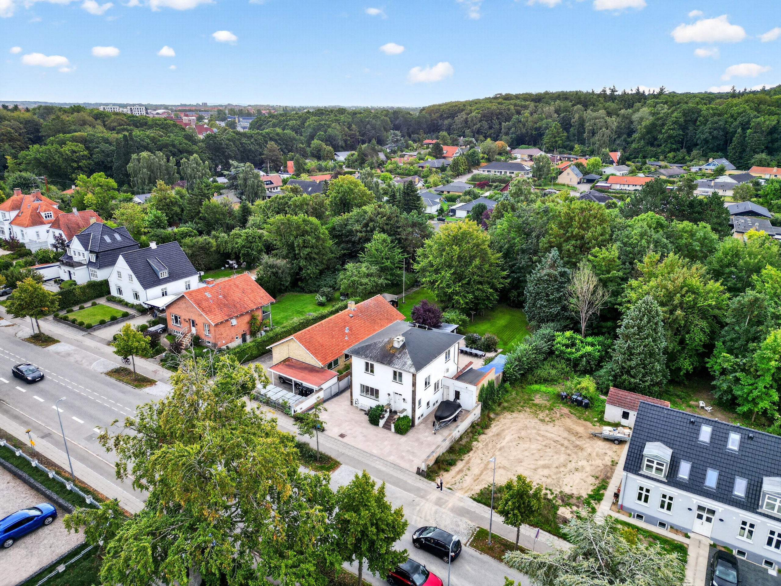 Fremhævet luftfoto billede i fuldskærmstilstand. Billede af Kalundborgvej 107, 4300 Holbæk