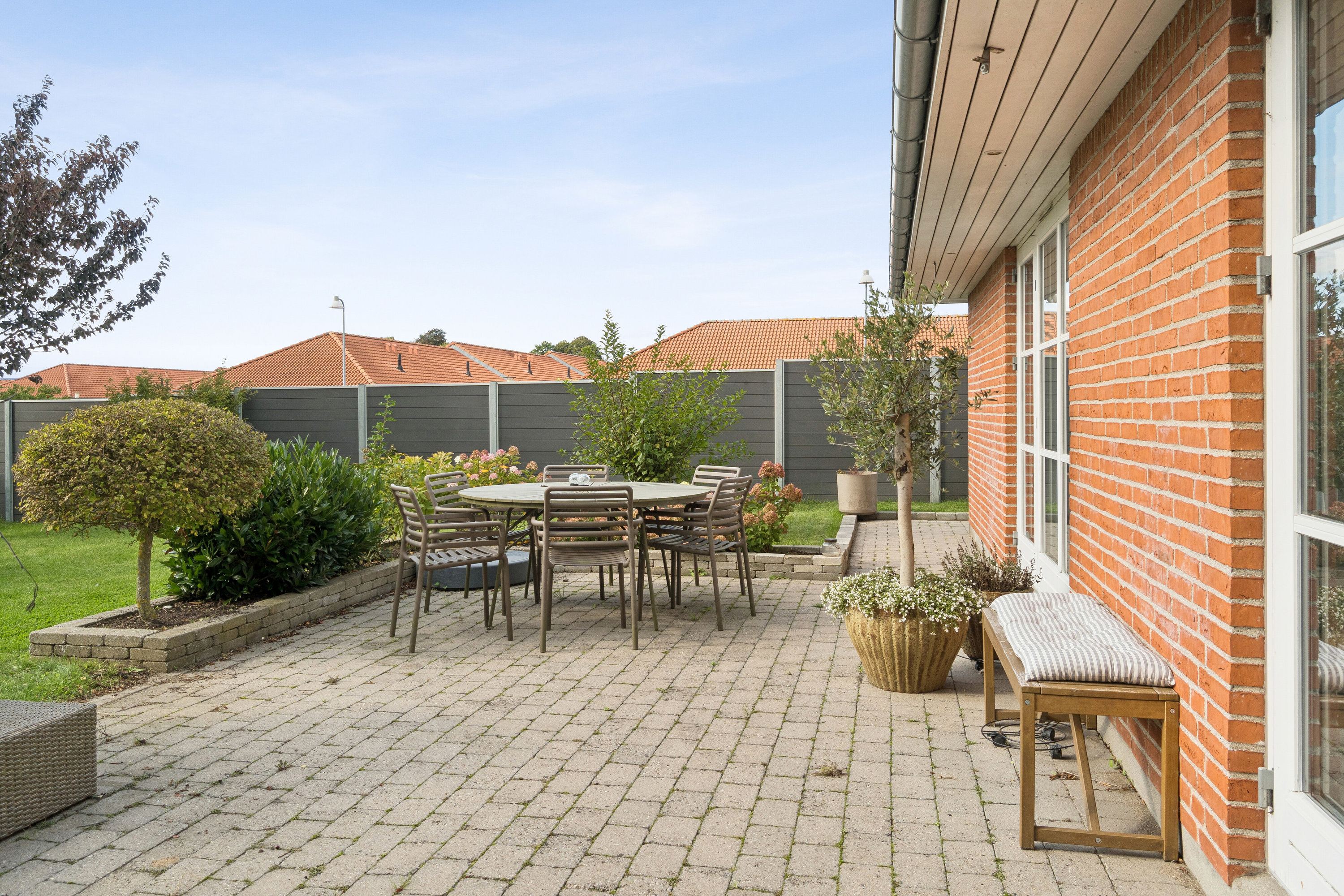 Fremhævet terrasse billede i fuldskærmstilstand. Billede af Hermelinvej 3, 4690 Haslev