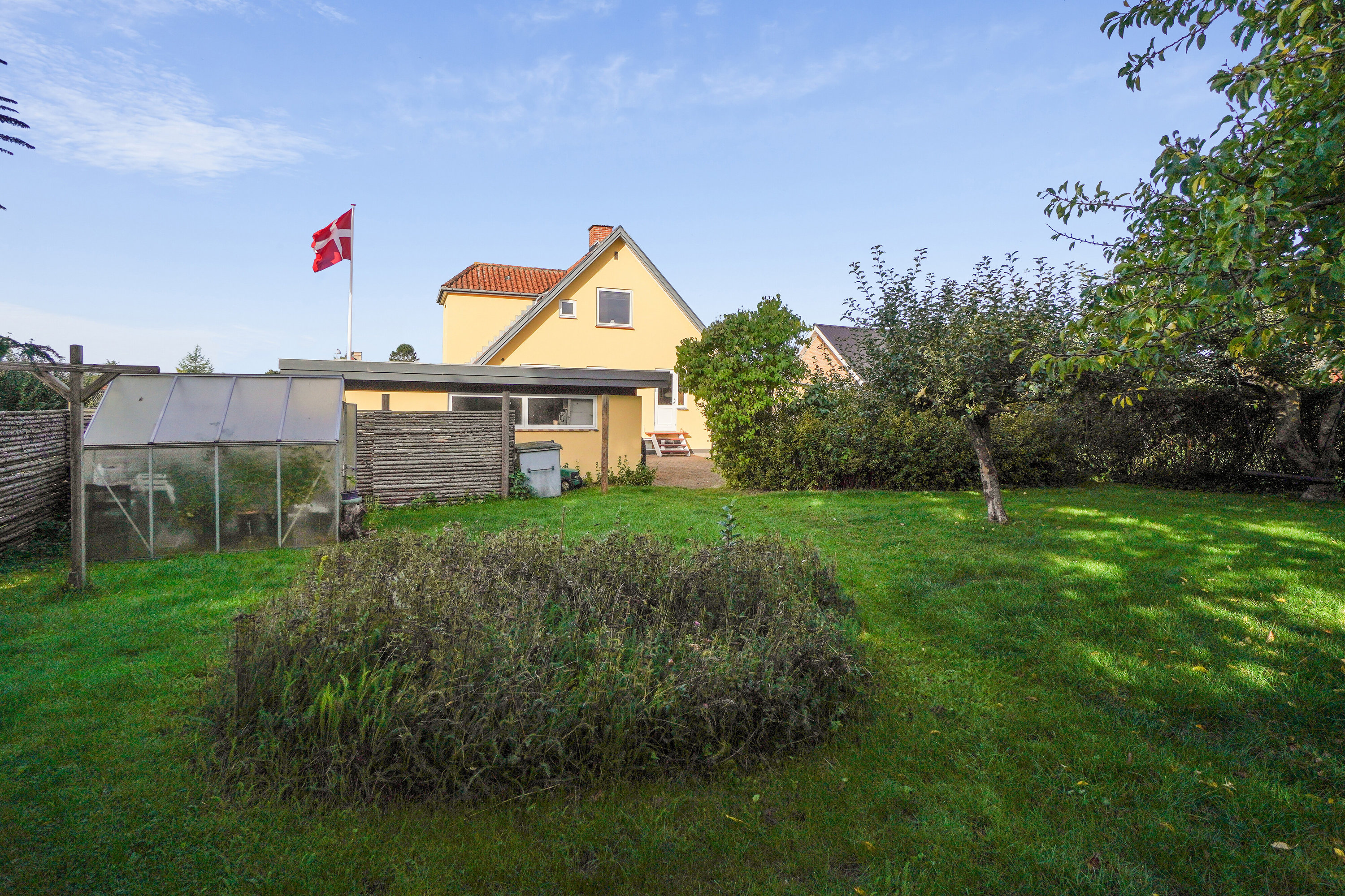 Fremhævet set fra haven billede i fuldskærmstilstand. Billede af Vor Frue Hovedgade 47, Vor Frue, 4000 Roskilde