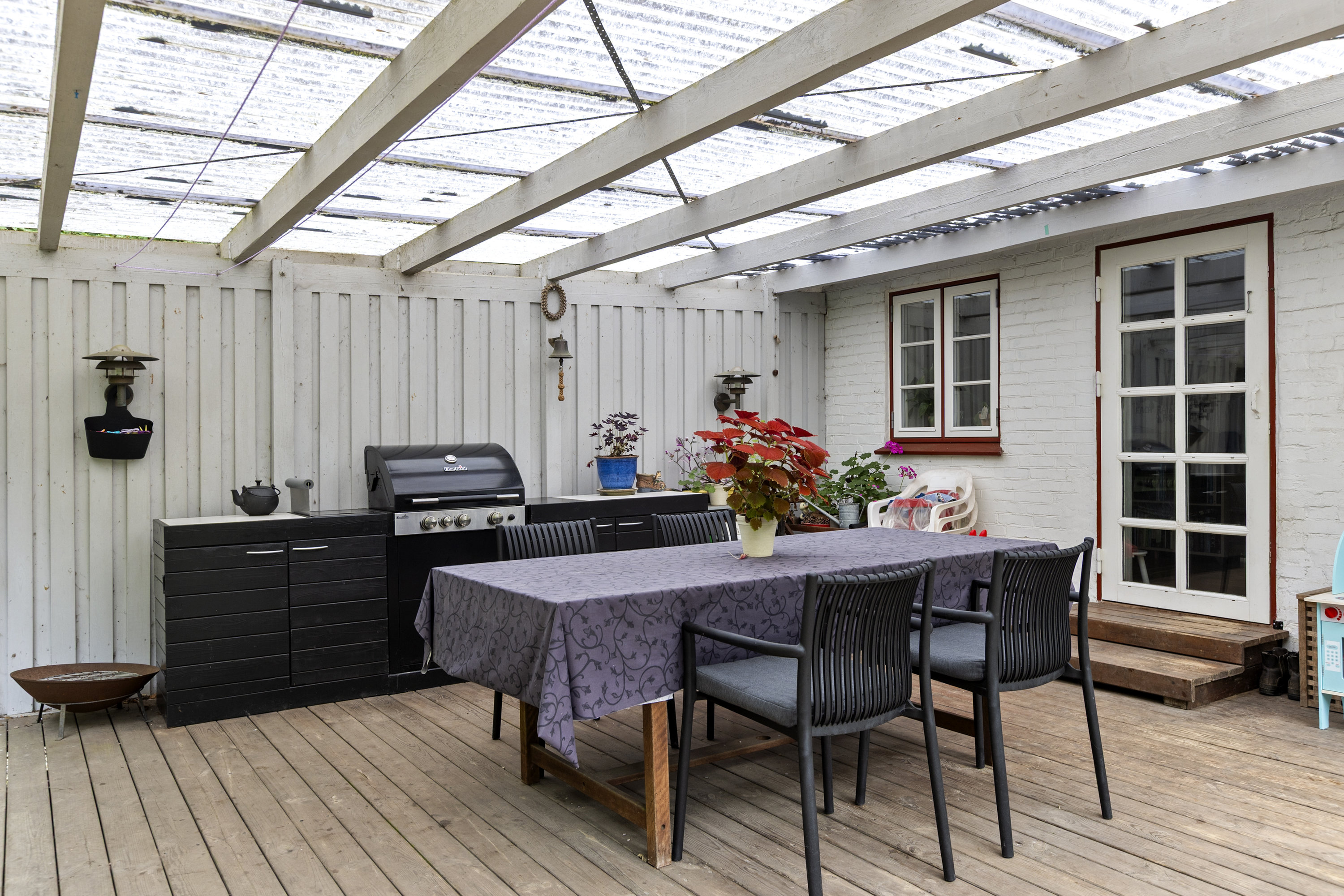 Fremhævet overdækket terrasse billede i fuldskærmstilstand. Billede af Hedeborydevej 32, 4293 Dianalund