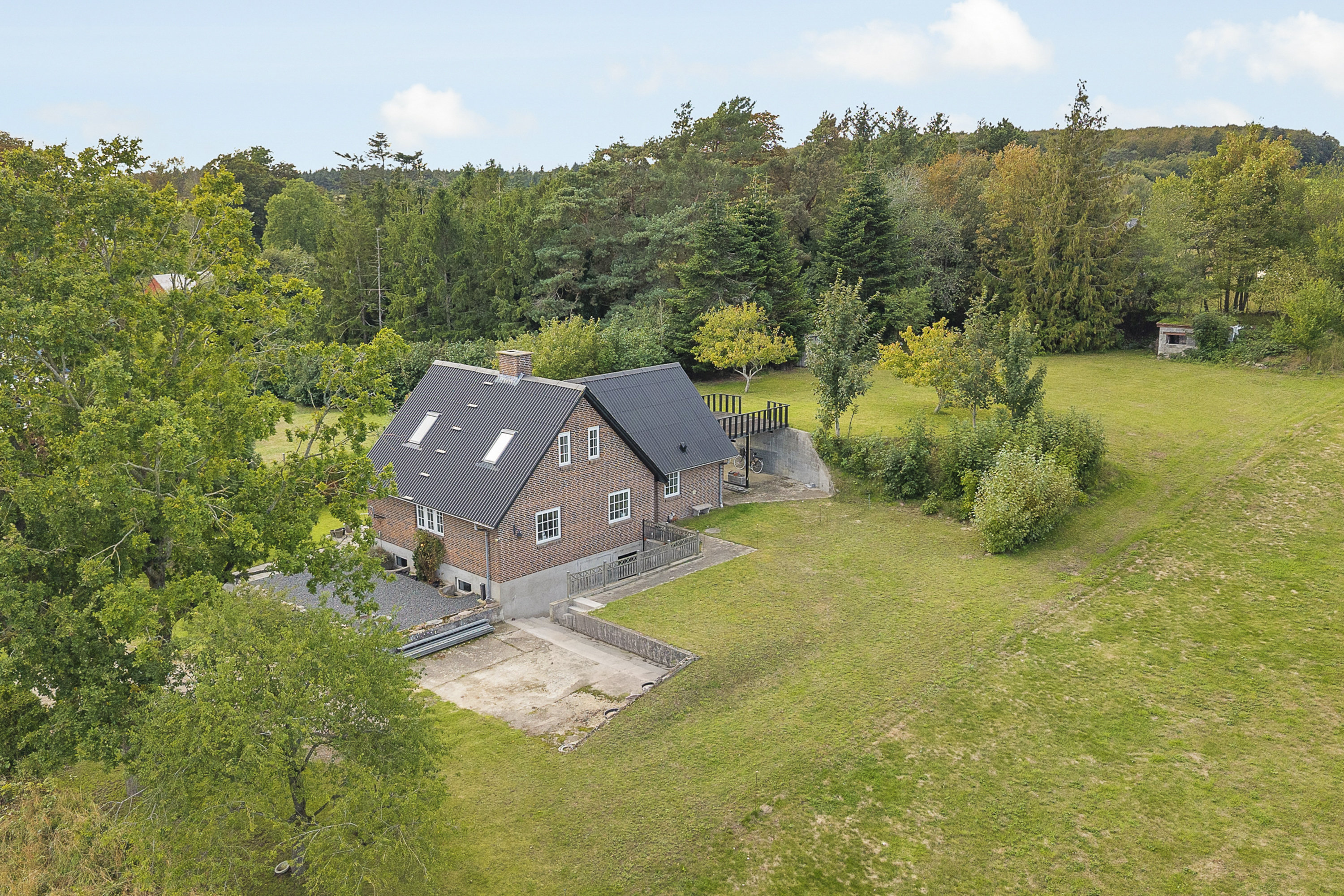 Fremhævet facade billede i fuldskærmstilstand. Billede af Bystævnet 14, Bederslev, 5450 Otterup