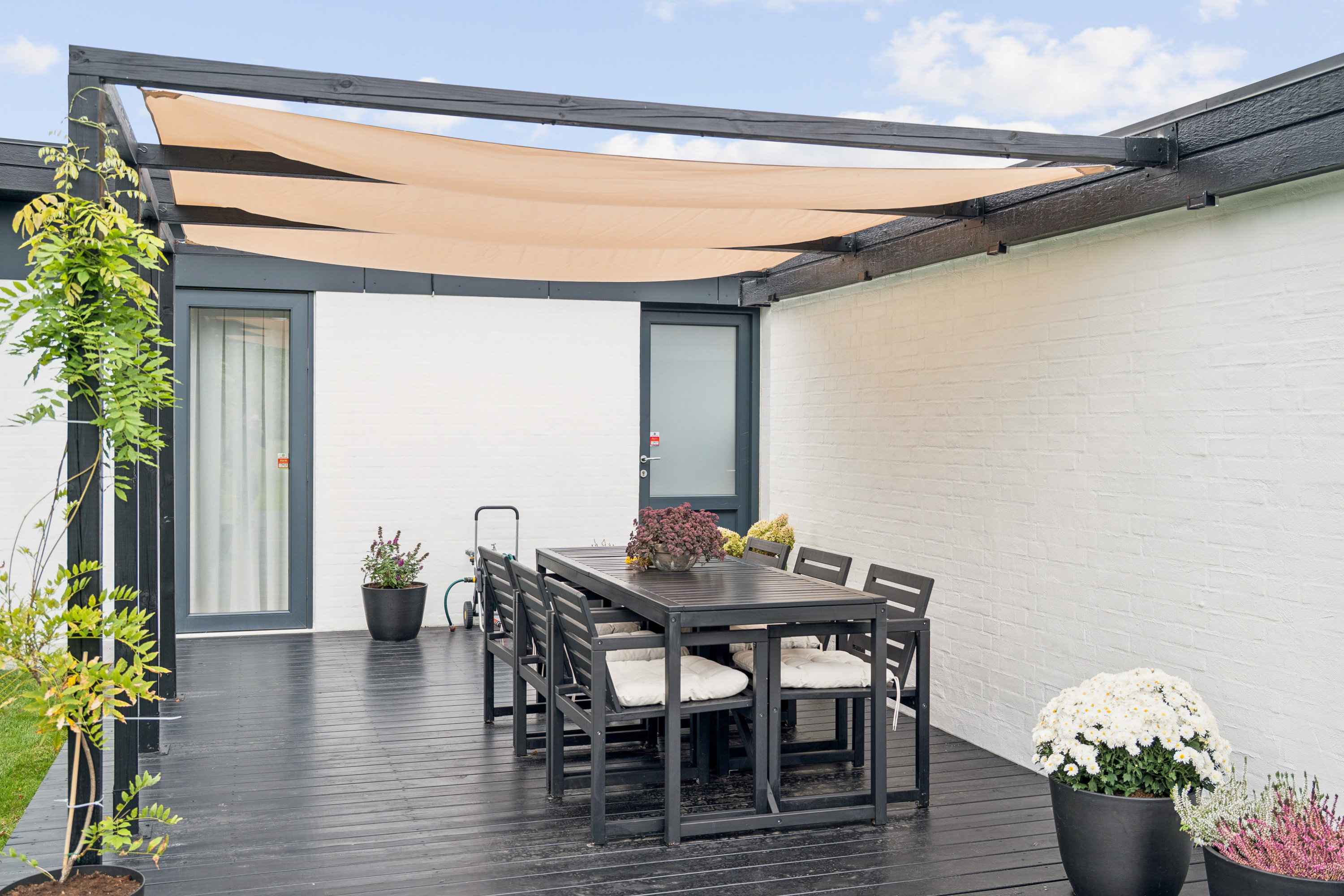 Fremhævet terrasse billede i fuldskærmstilstand. Billede af Solvangen 31, Gug, 9210 Aalborg SØ