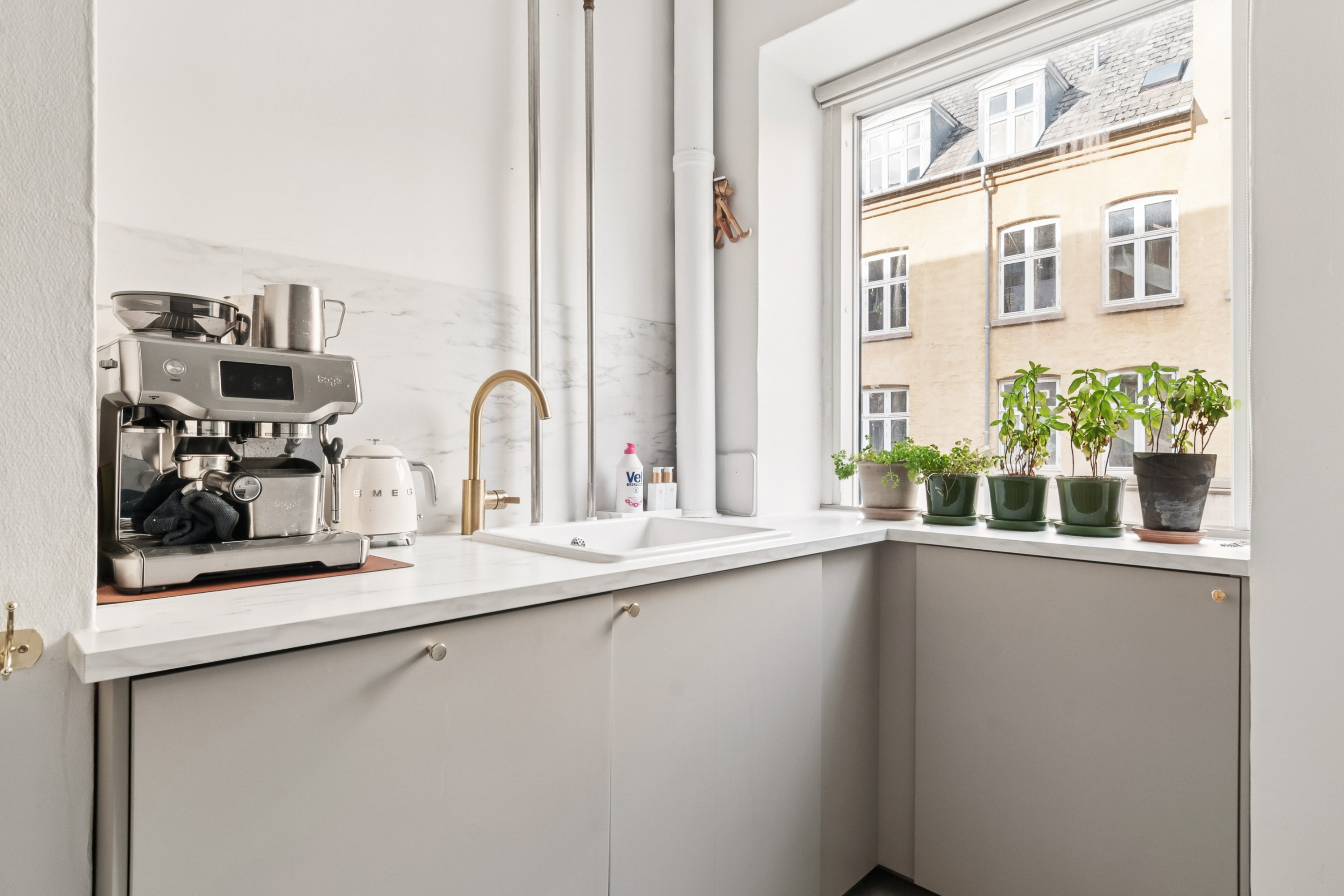 Fremhævet køkken billede i fuldskærmstilstand. Billede af Ved Andebakken 7, 1. th., 2000 Frederiksberg