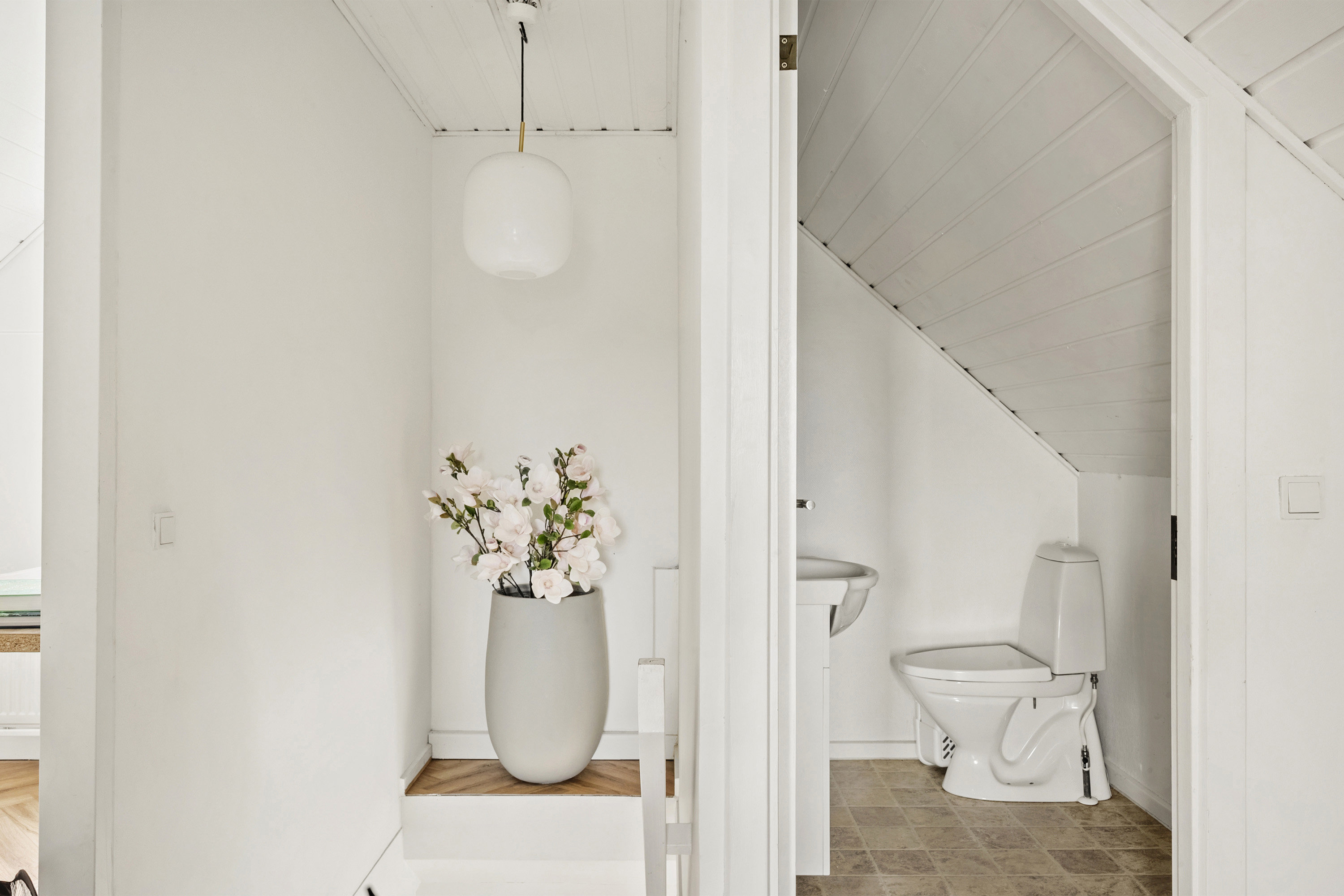 Fremhævet toilet billede i fuldskærmstilstand. Billede af Bakkedalsvej 10, Rårup, 7130 Juelsminde