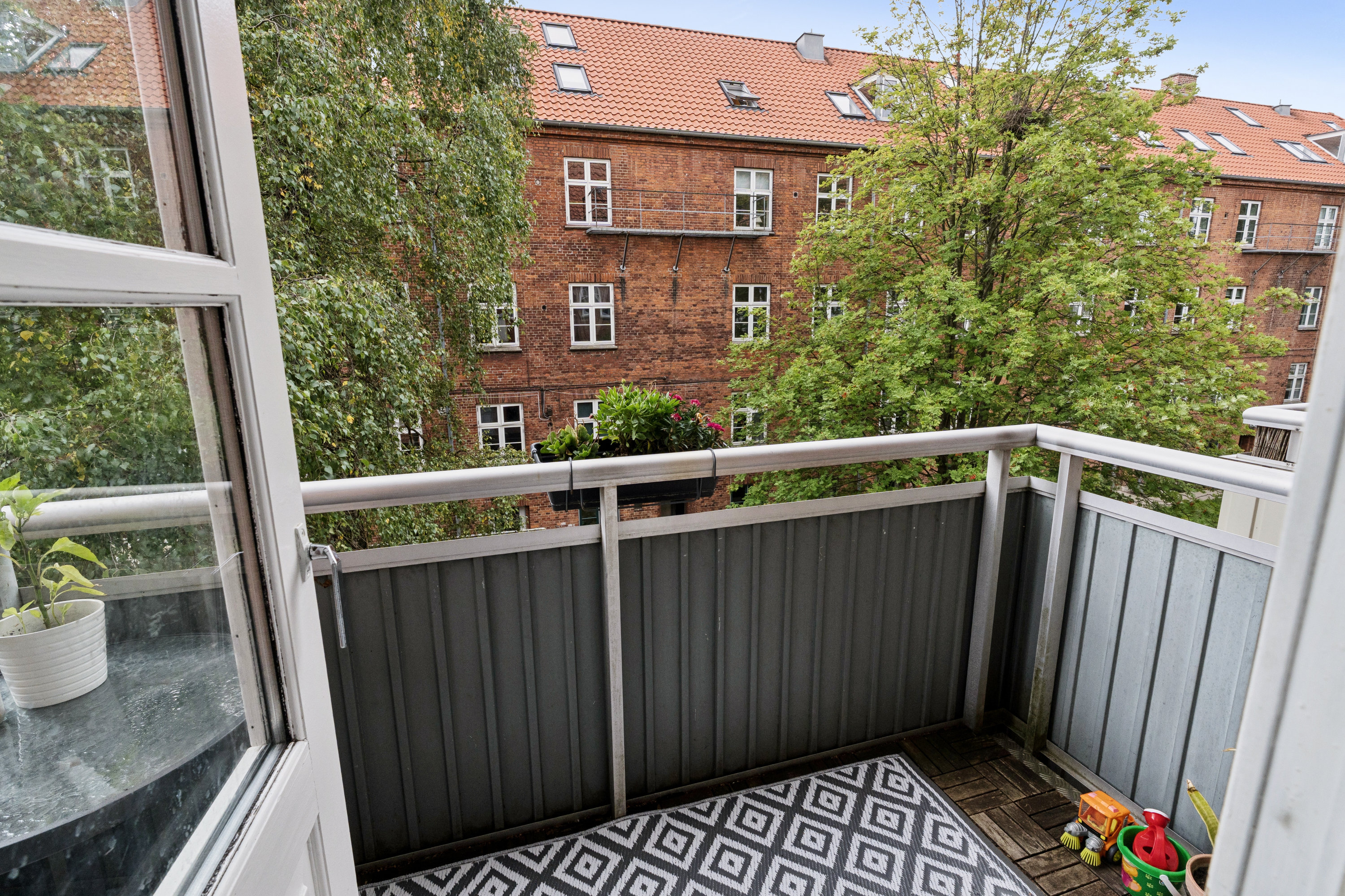 Fremhævet altan billede i fuldskærmstilstand. Billede af Bramslykkevej 12, 1. th., 2500 Valby