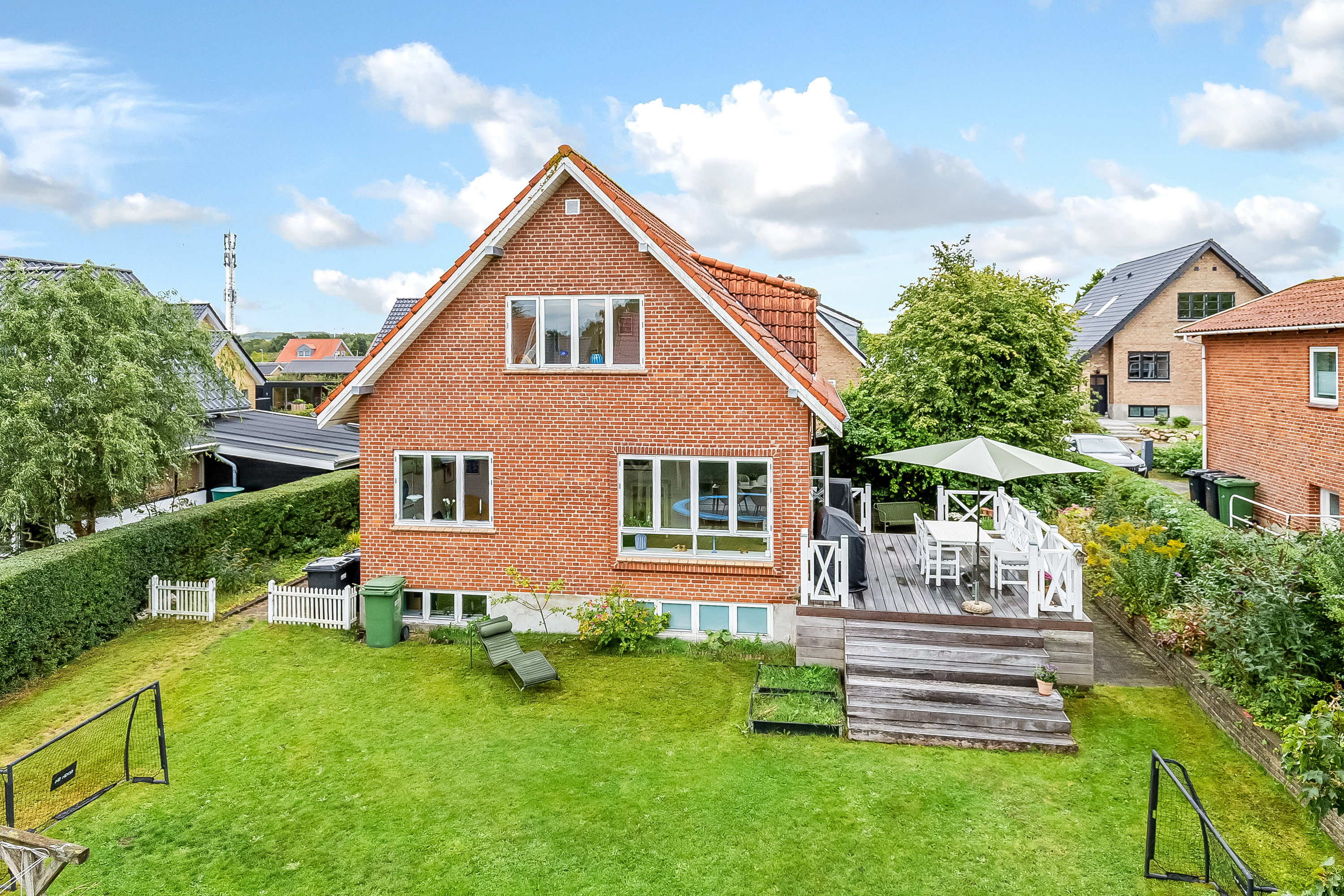 Fremhævet mastefoto billede i fuldskærmstilstand. Billede af Raadyrvej 5, Nørremarken, 7100 Vejle