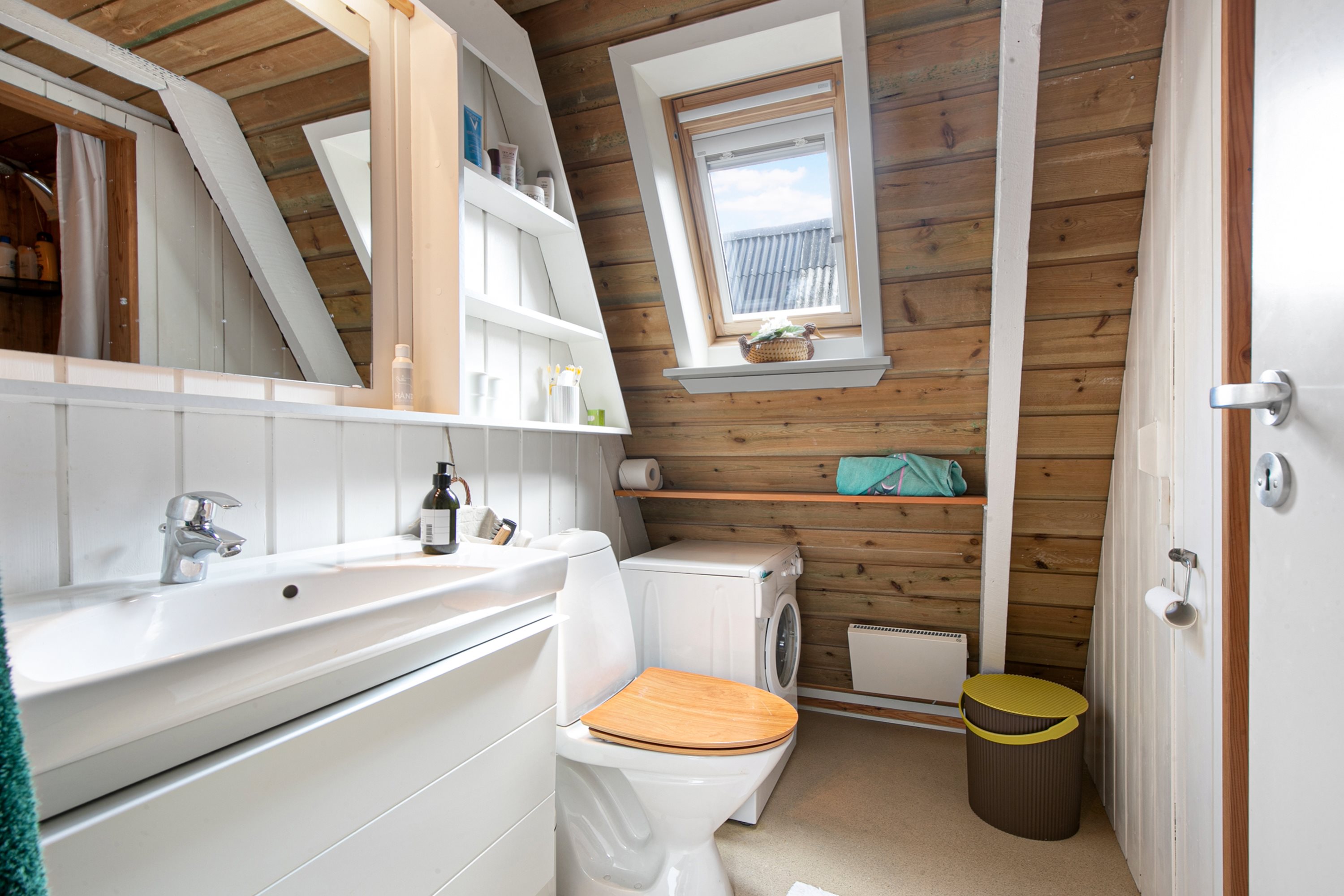 Fremhævet badeværelse billede i fuldskærmstilstand. Billede af Golfsvinget 212, Gatten, 9640 Farsø