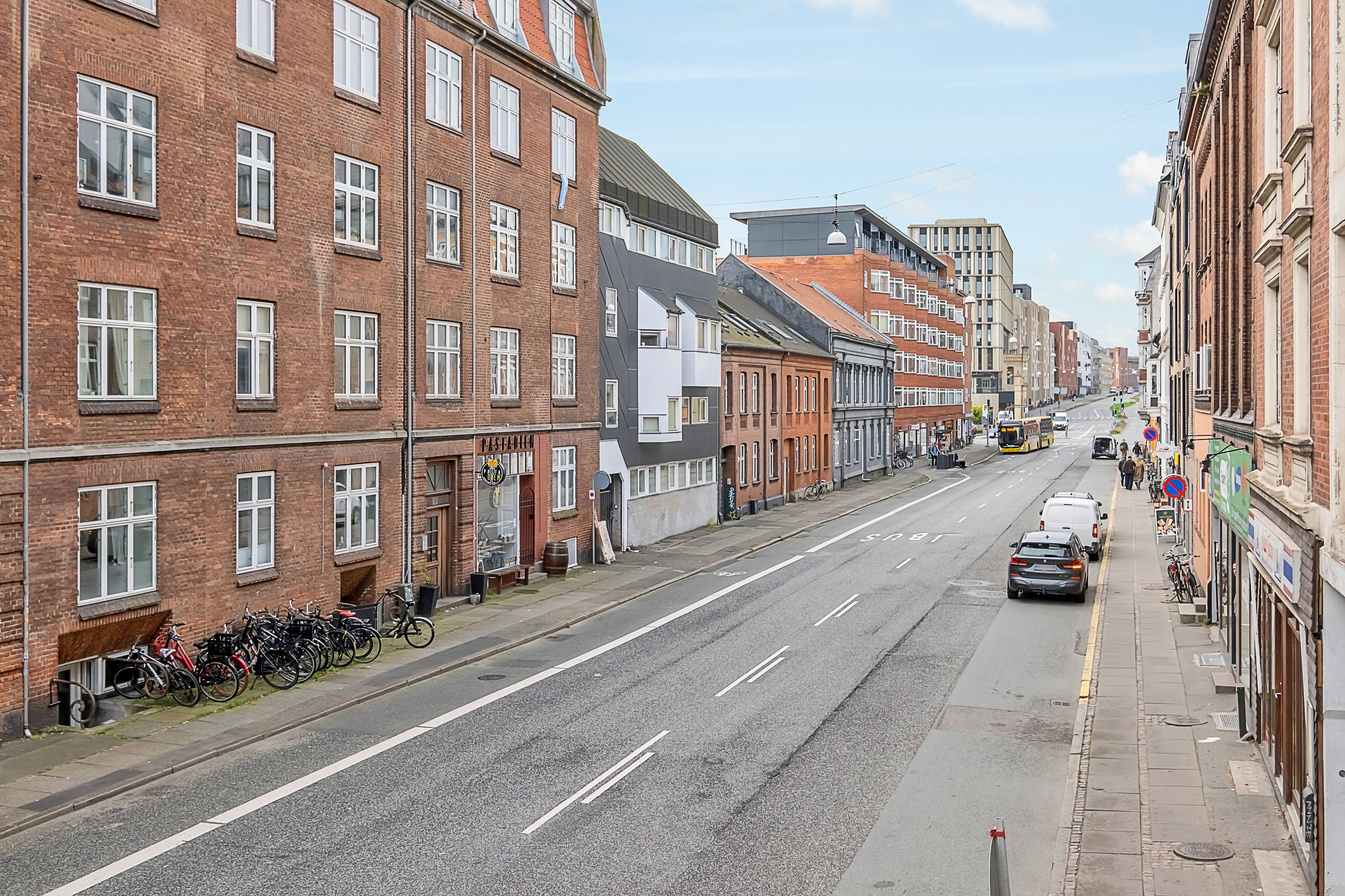 Fremhævet facade billede i fuldskærmstilstand. Billede af Vesterbrogade 11, 2. 6., 8000 Aarhus C