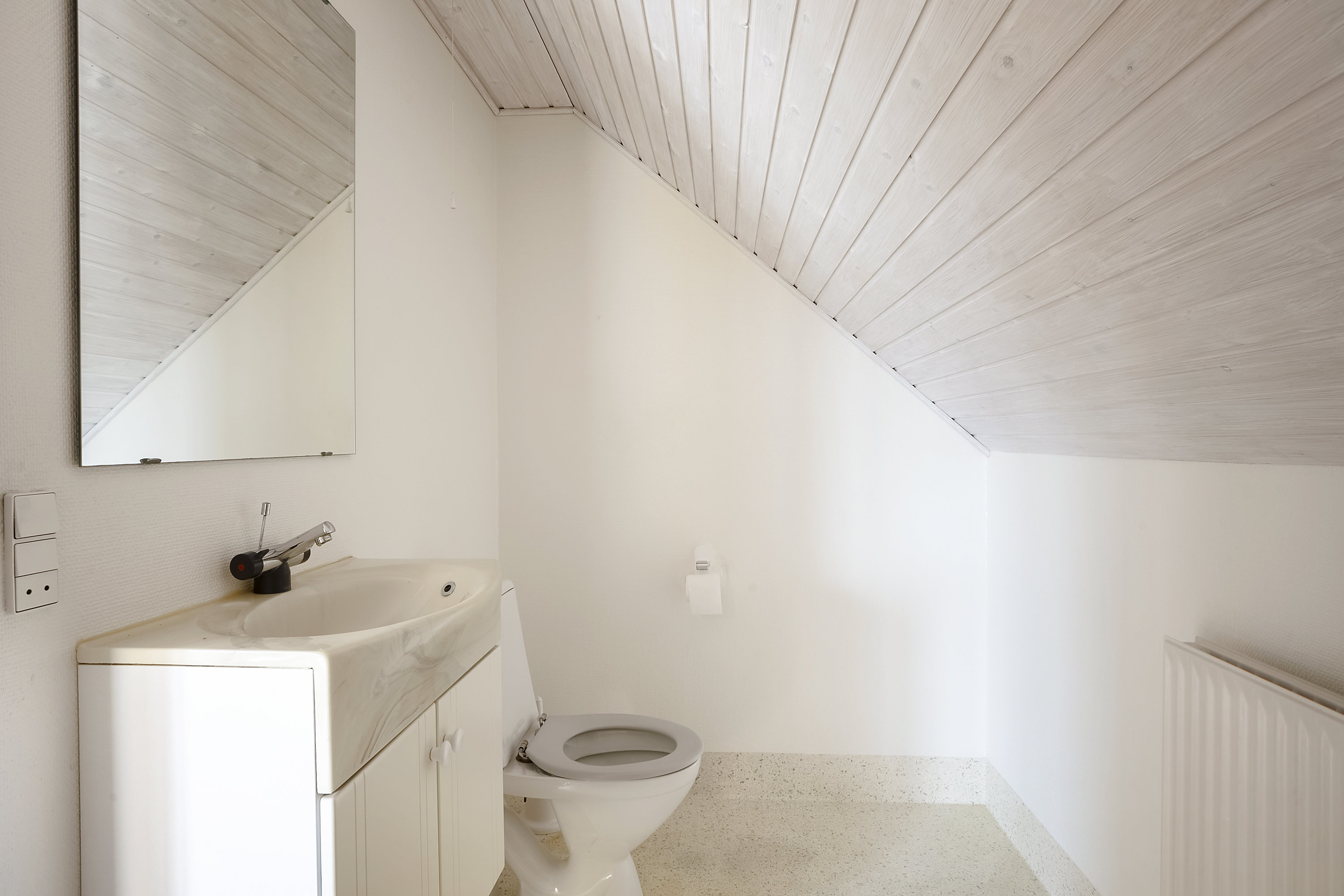 Fremhævet toilet billede i fuldskærmstilstand. Billede af Mosevænget 11, 6580 Vamdrup