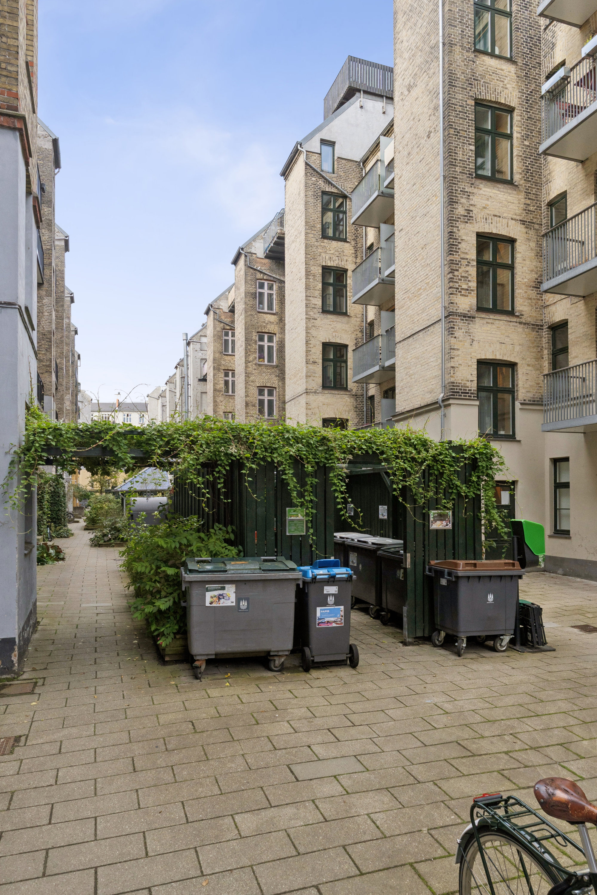 Fremhævet gårdmiljø billede i fuldskærmstilstand. Billede af Århusgade 18, 5. tv., 2100 København Ø