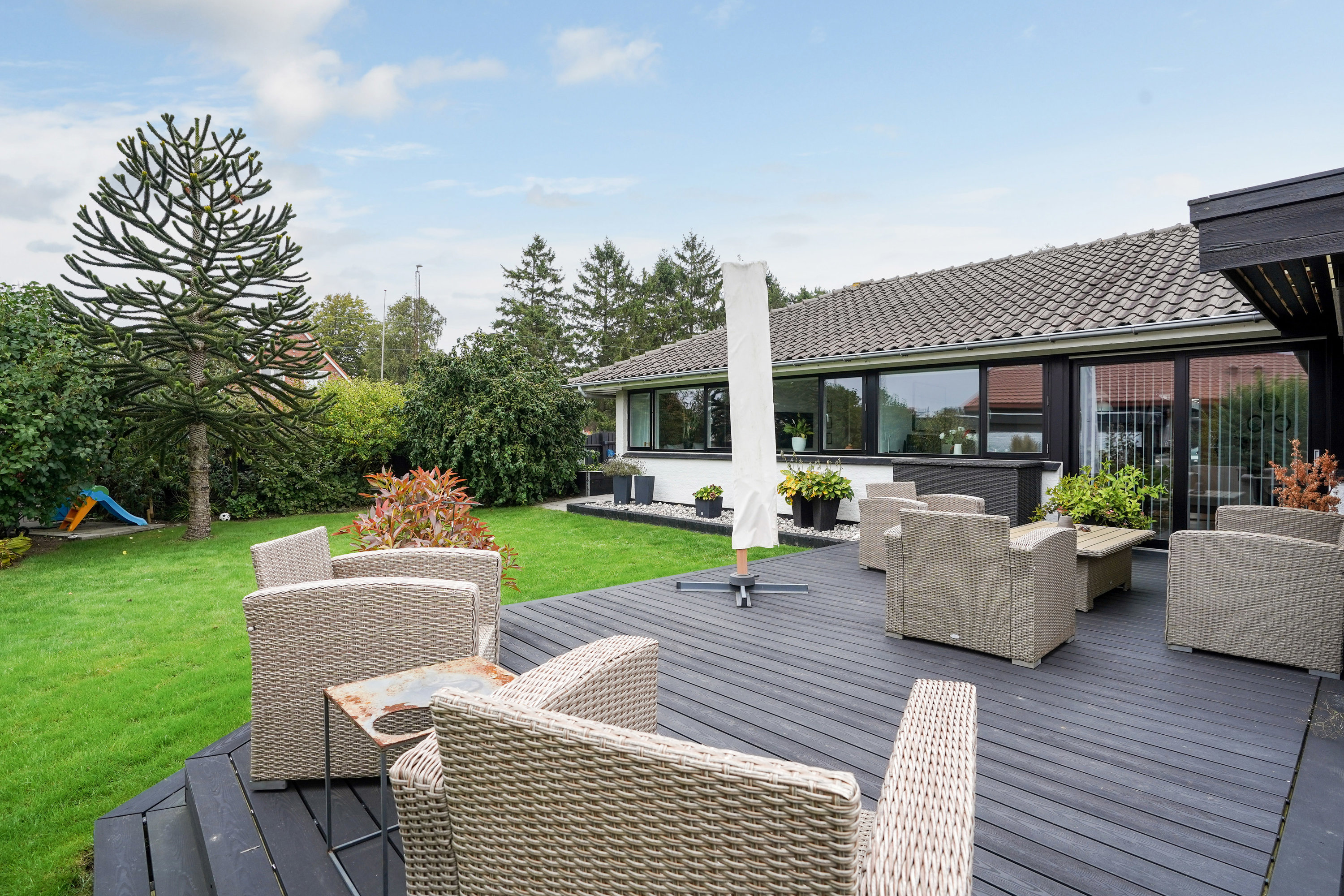 Fremhævet terrasse billede i fuldskærmstilstand. Billede af Tobaksvænget 10, 5500 Middelfart
