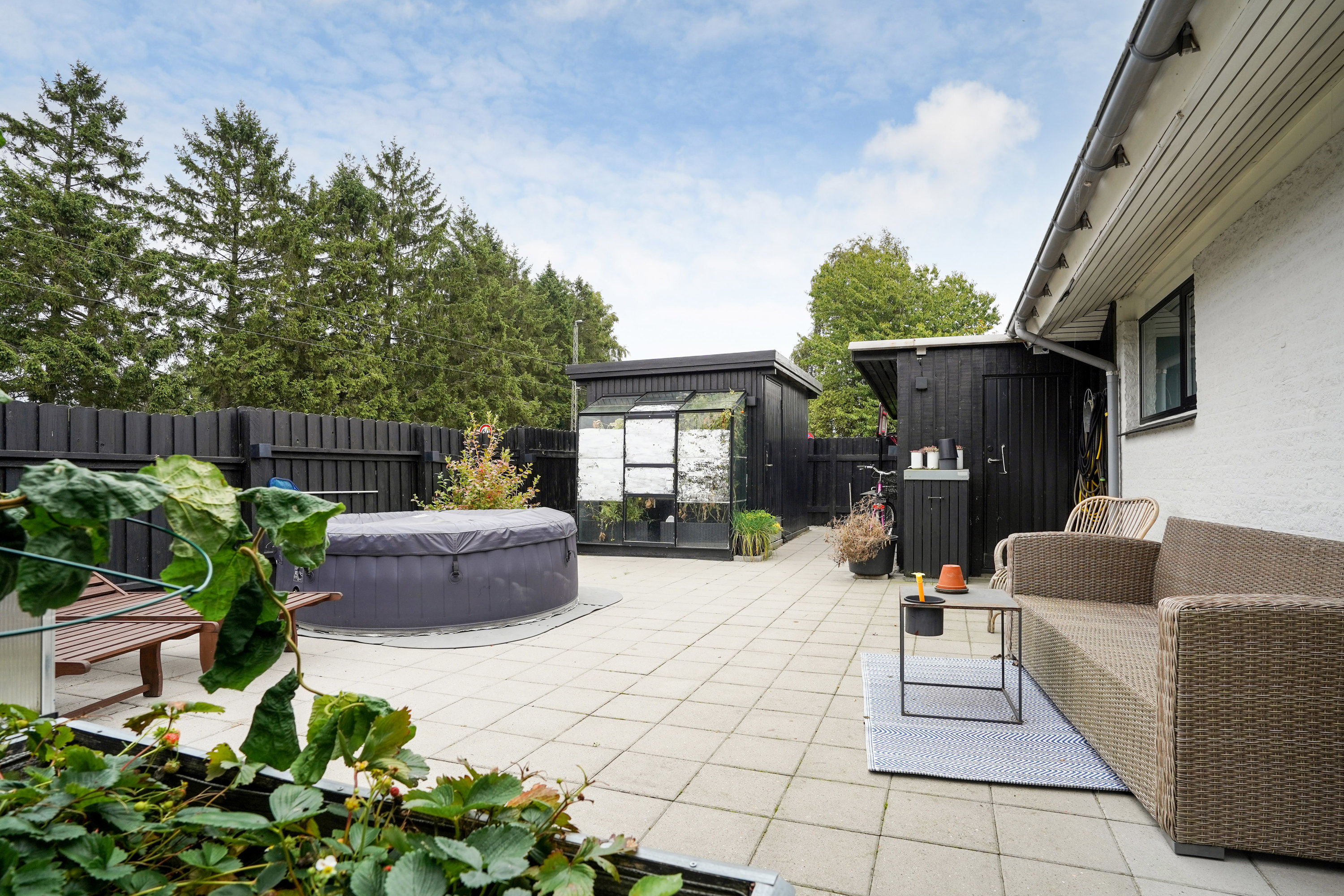 Fremhævet terrasse billede i fuldskærmstilstand. Billede af Tobaksvænget 10, 5500 Middelfart