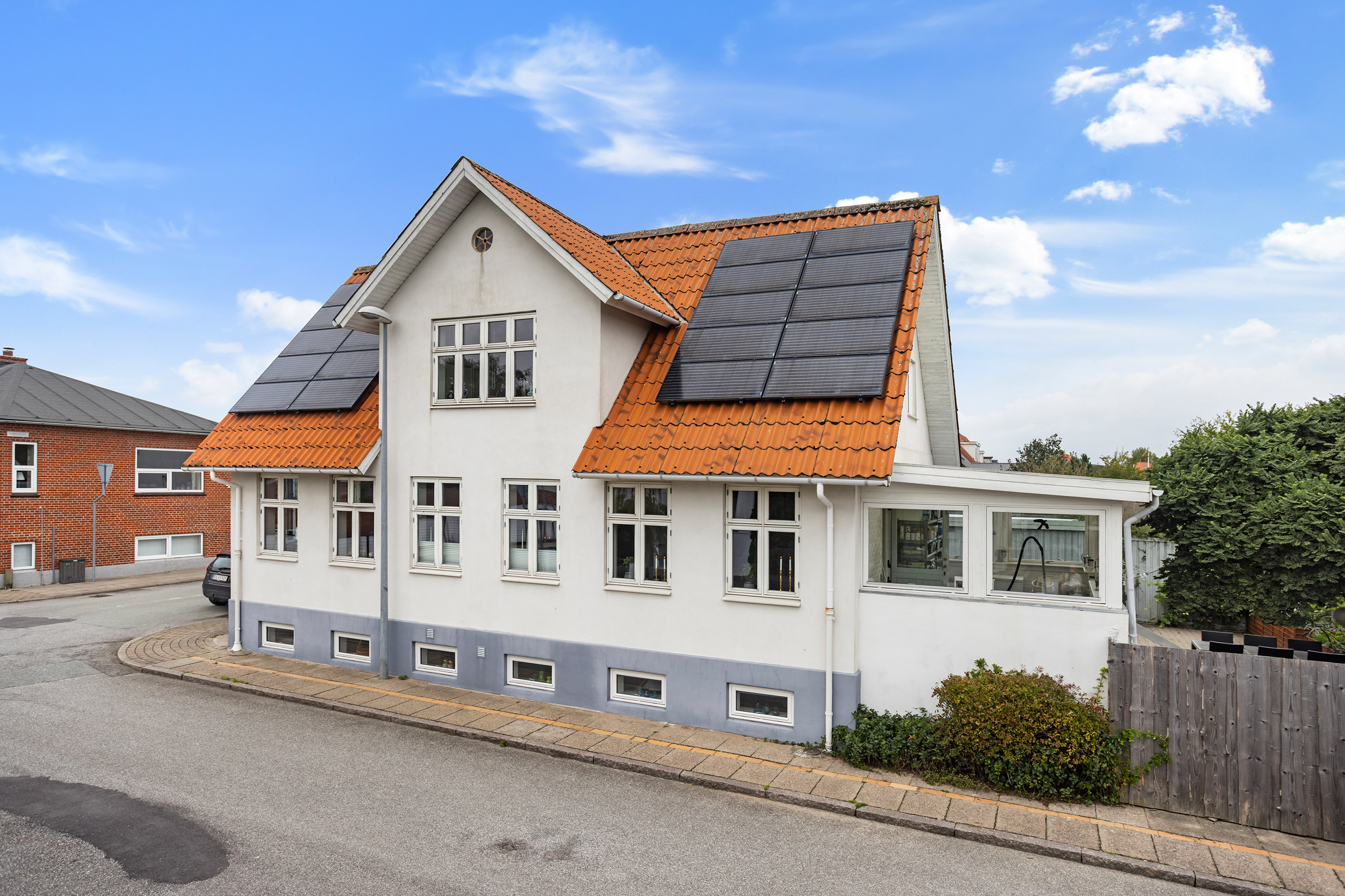 Fremhævet facade billede i fuldskærmstilstand. Billede af Ingeborgvej 45, 9900 Frederikshavn