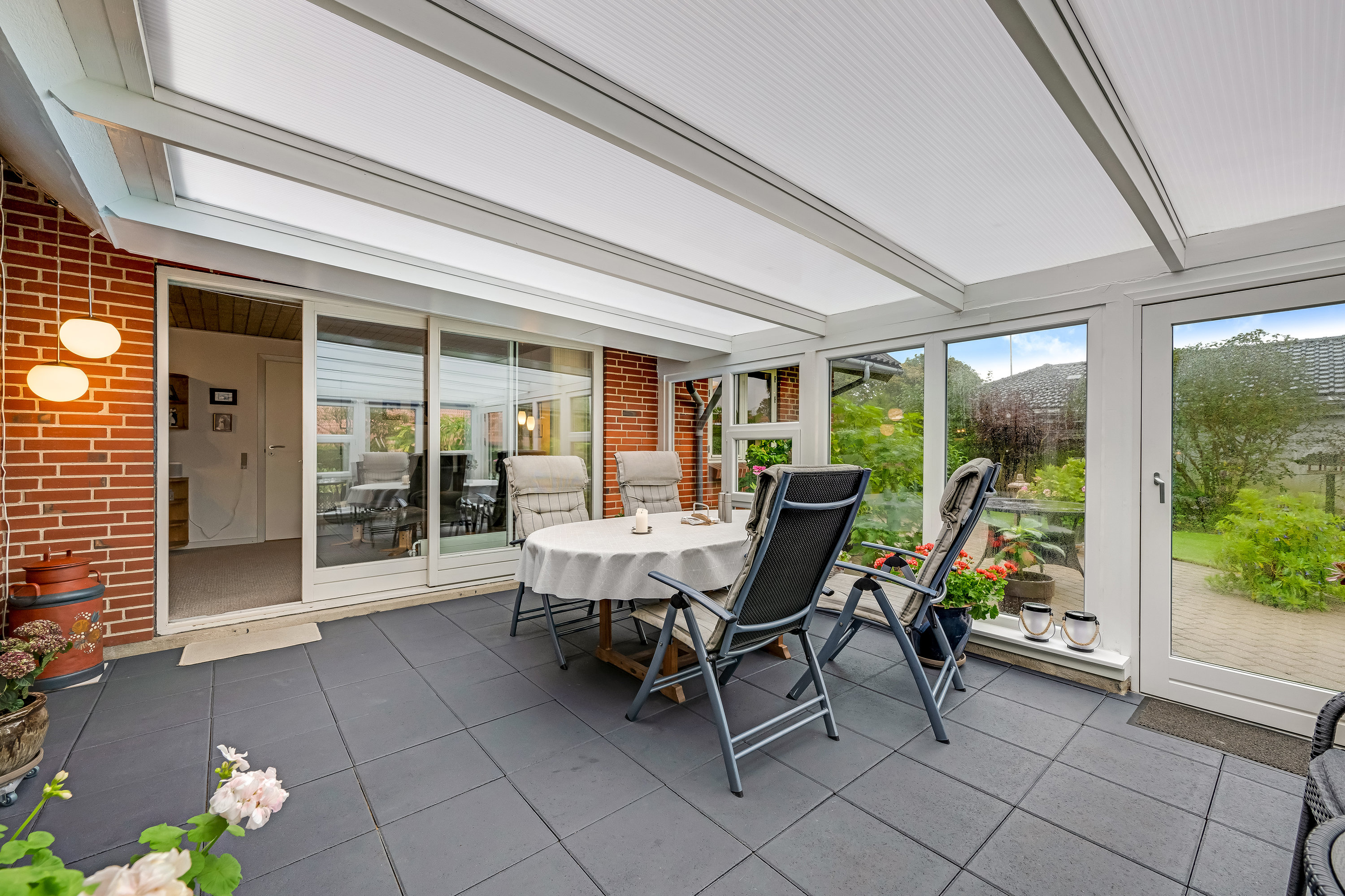 Fremhævet overdækket terrasse billede i fuldskærmstilstand. Billede af Højallé 3, Lyne, 6880 Tarm