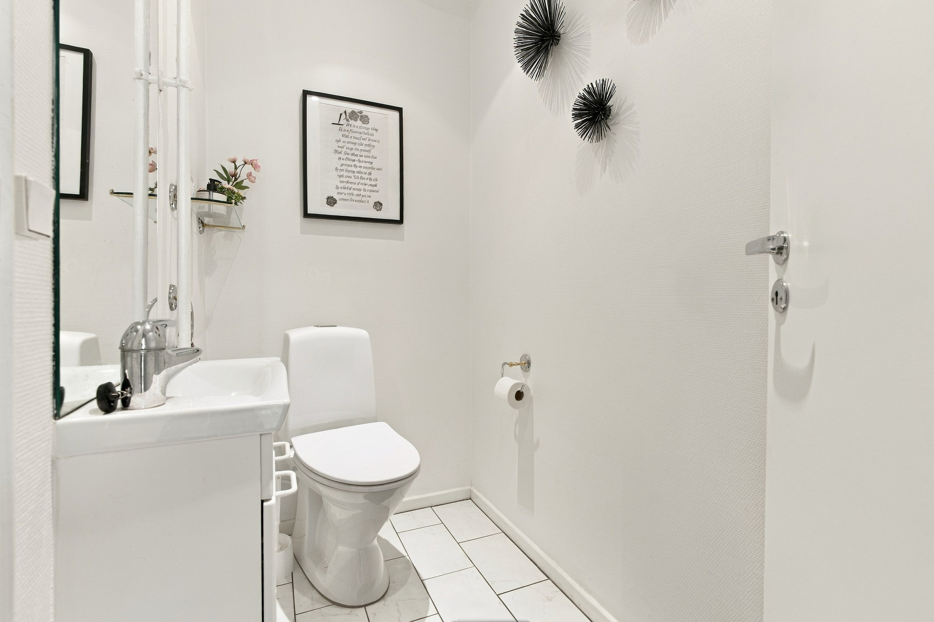 Fremhævet toilet billede i fuldskærmstilstand. Billede af Slotsgade 41, 1. th., 3400 Hillerød