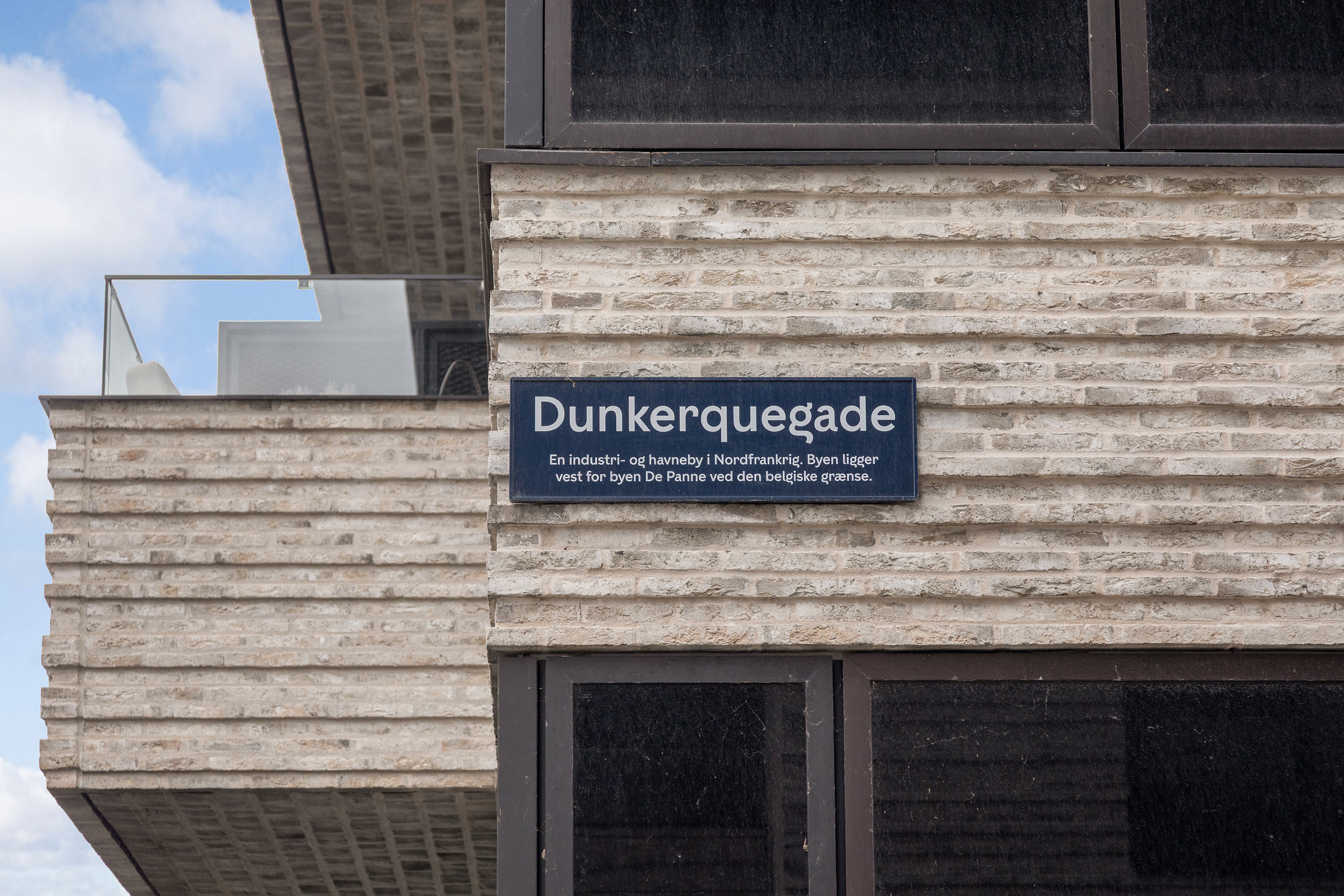 Fremhævet facade billede i fuldskærmstilstand. Billede af Dunkerquegade 30, 5. tv., 2150 Nordhavn