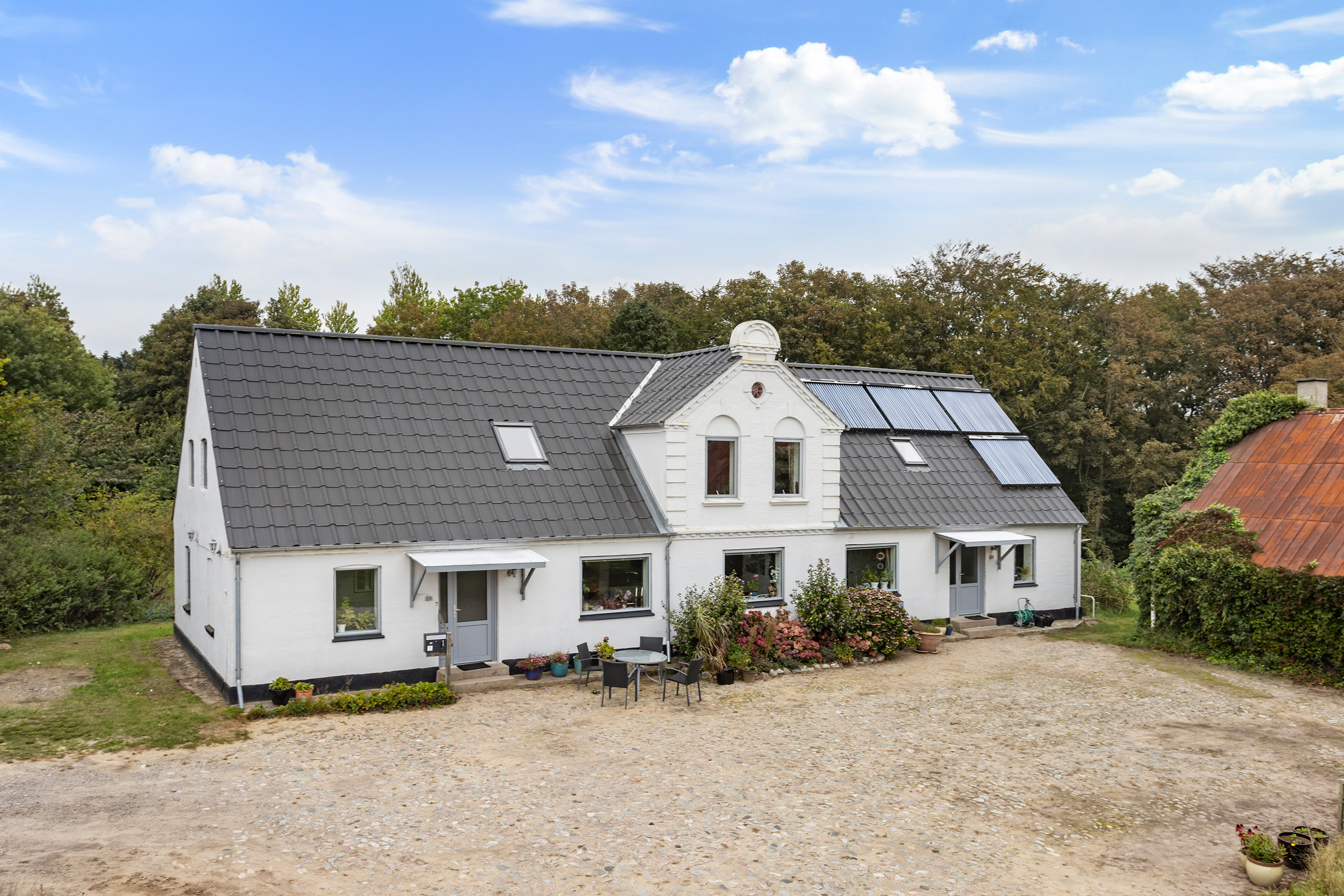 Fremhævet facade billede i fuldskærmstilstand. Billede af Ådalvej 32, Hørby, 9300 Sæby