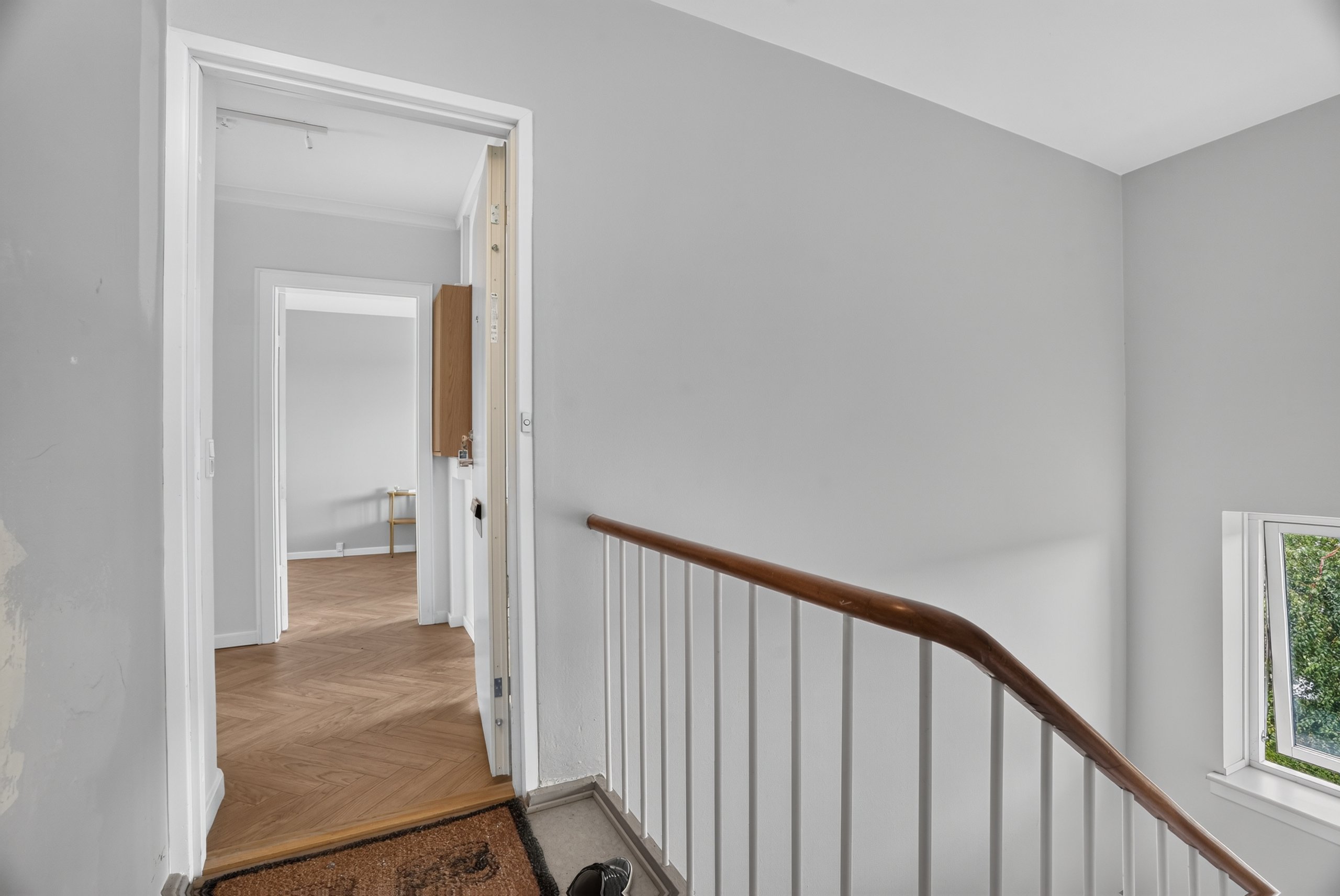 Fremhævet opgang billede i fuldskærmstilstand. Billede af Eskeager 5, 2. th., 2870 Dyssegård
