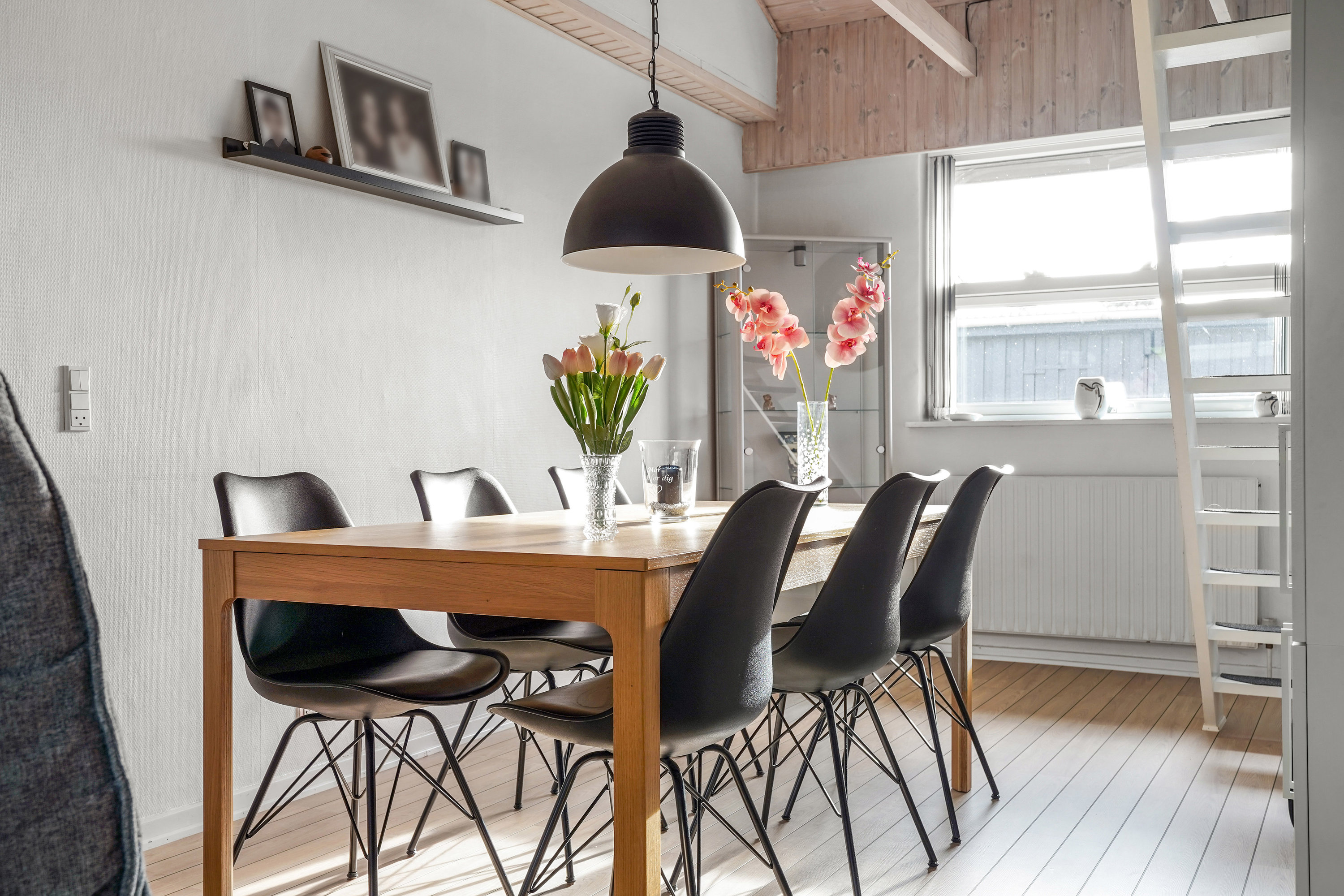 Fremhævet stue billede i fuldskærmstilstand. Billede af Åsumvej 493, 5240 Odense NØ