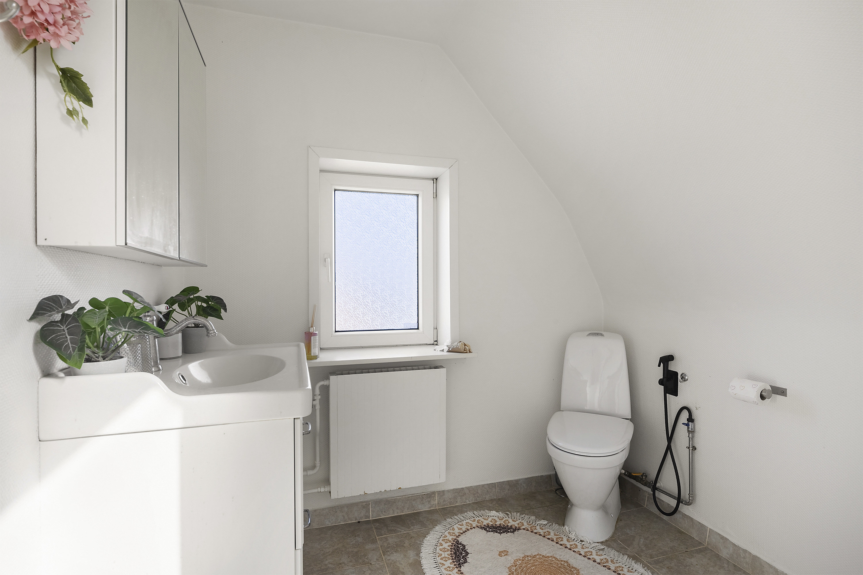 Fremhævet toilet billede i fuldskærmstilstand. Billede af Lunden 29, Aasum, 5320 Agedrup