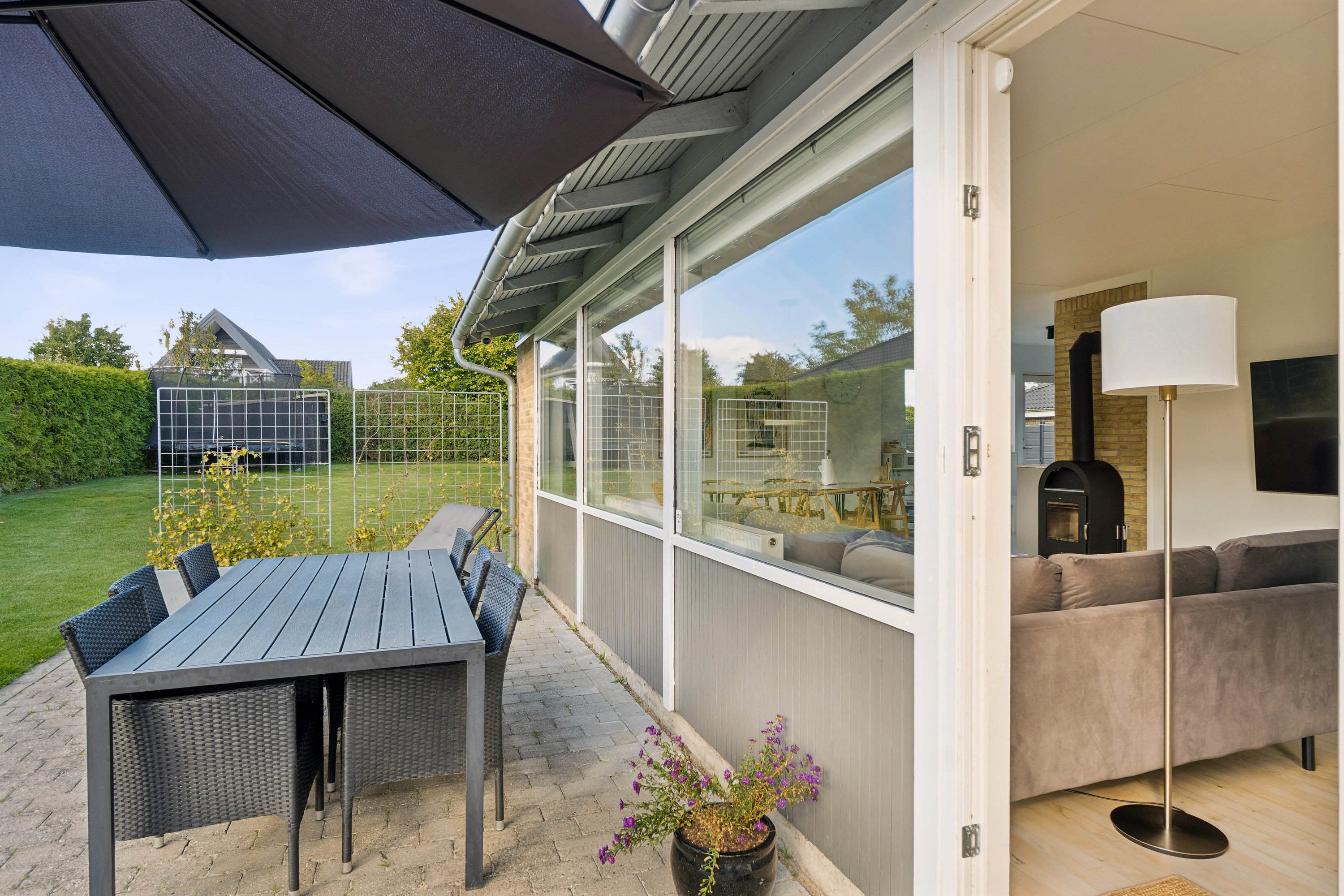 Fremhævet overdækket terrasse billede i fuldskærmstilstand. Billede af Voldgårdsvej 10, 2650 Hvidovre