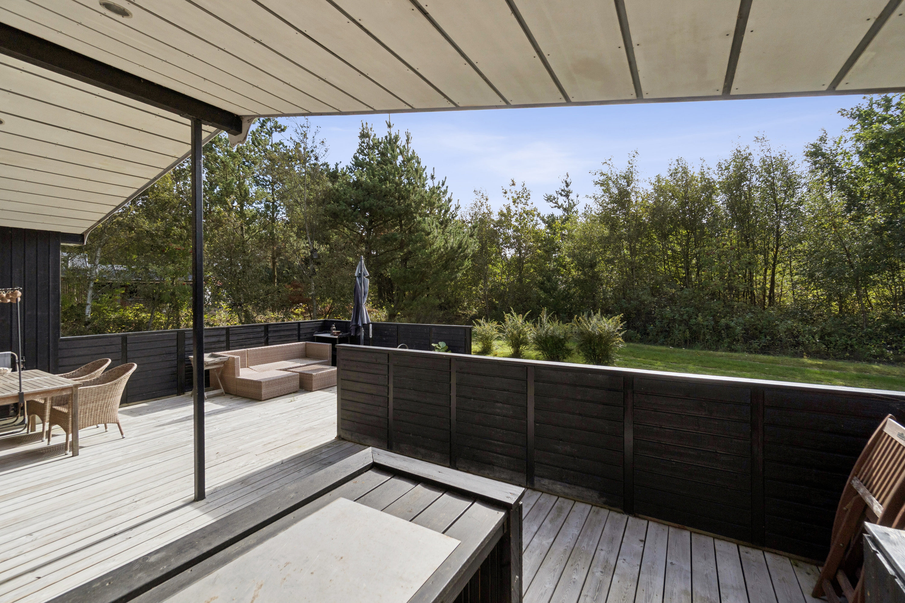 Fremhævet overdækket terrasse billede i fuldskærmstilstand. Billede af Solsortevej 23, Draget, 7760 Hurup Thy