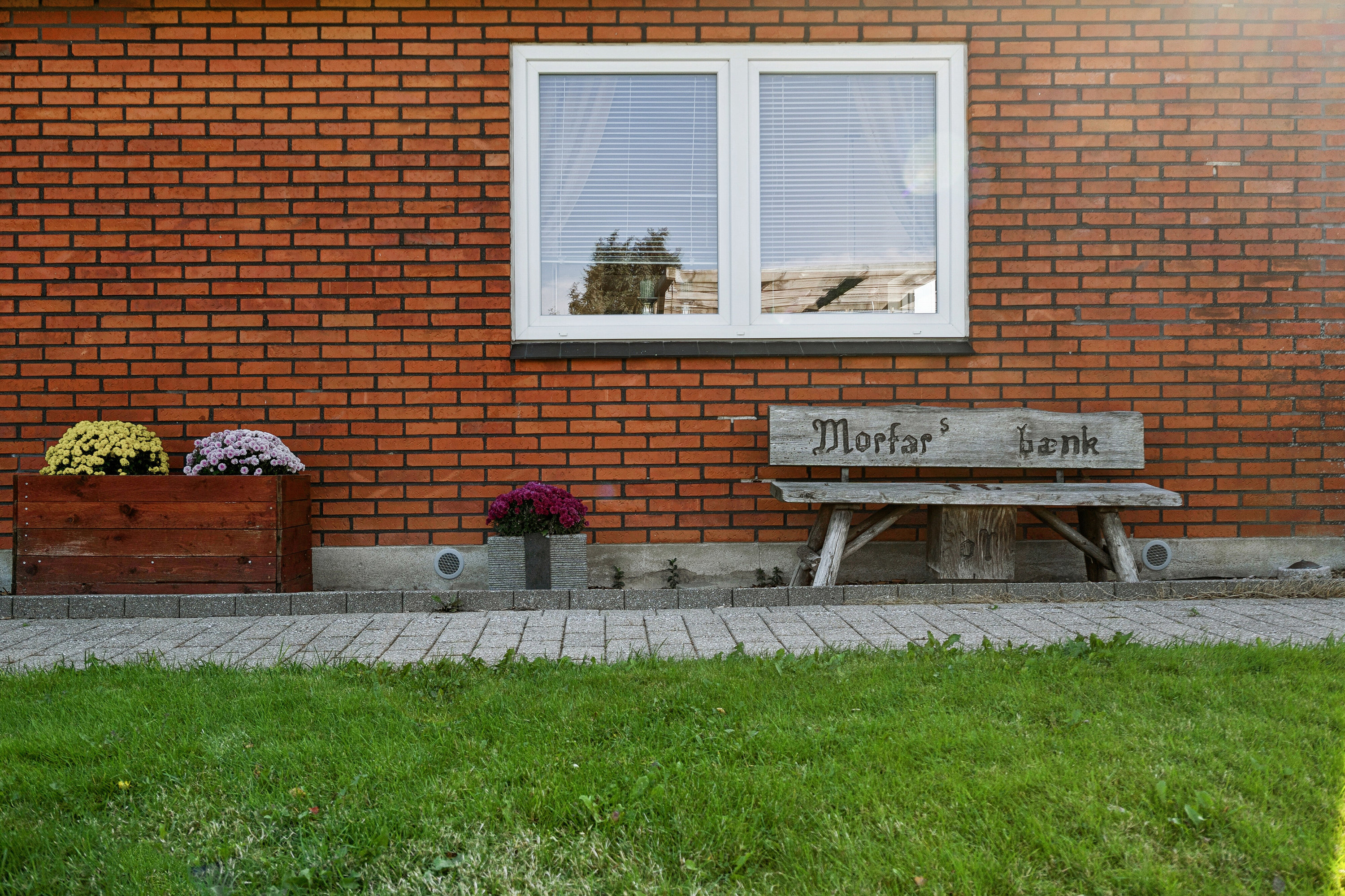 Fremhævet udendørs billede i fuldskærmstilstand. Billede af Åbrinken 6, Uggerby, 9800 Hjørring