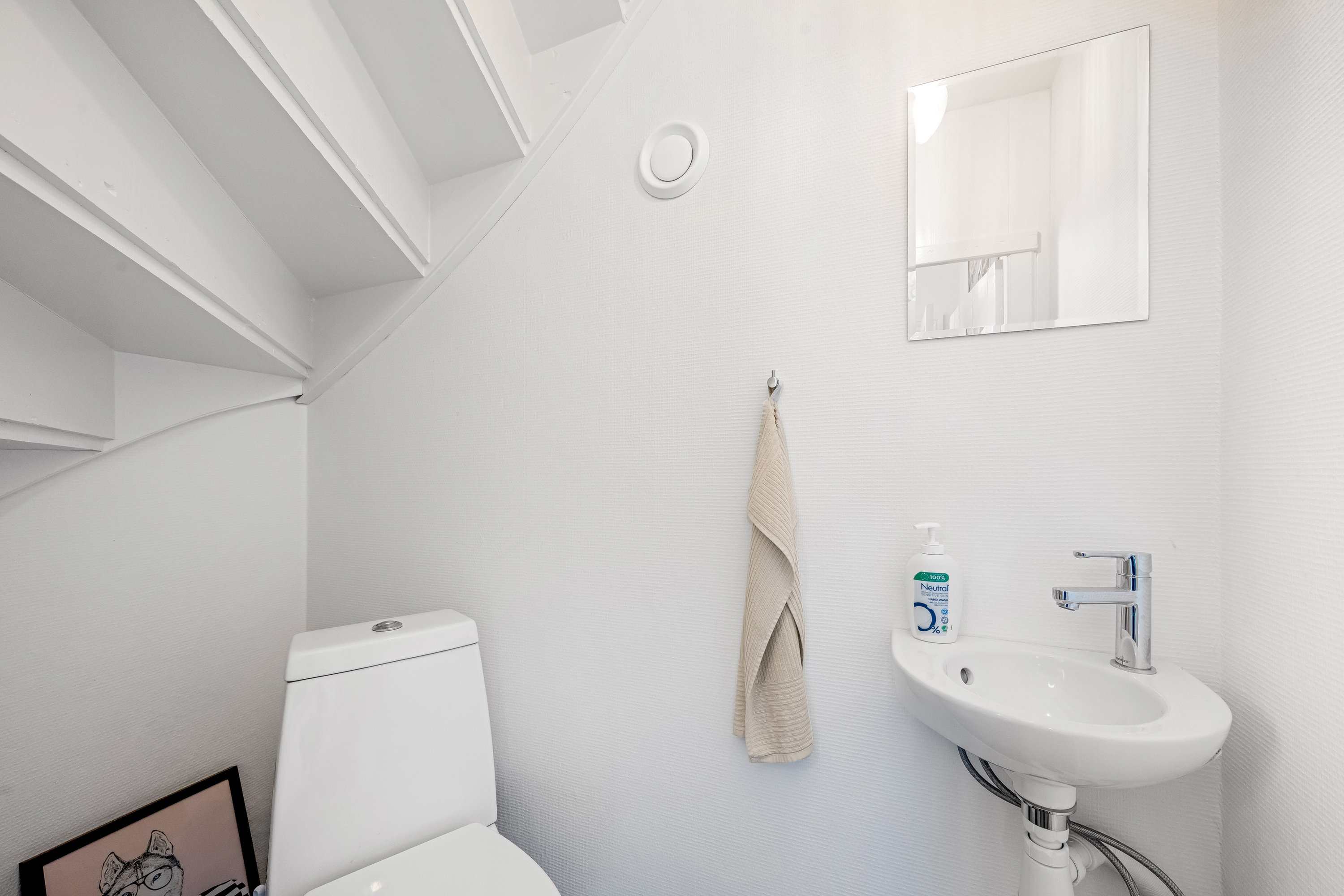 Fremhævet toilet billede i fuldskærmstilstand. Billede af Vestervænget 19, 6900 Skjern