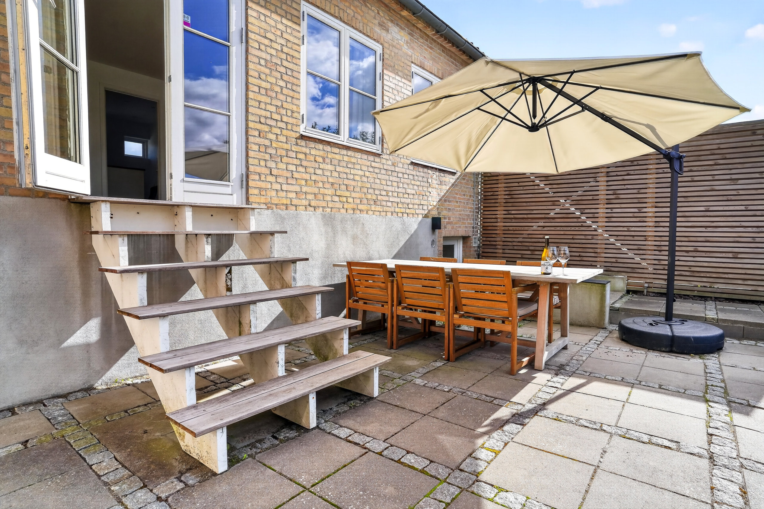 Fremhævet terrasse billede i fuldskærmstilstand. Billede af Porsevænget 49, 2800 Kongens Lyngby