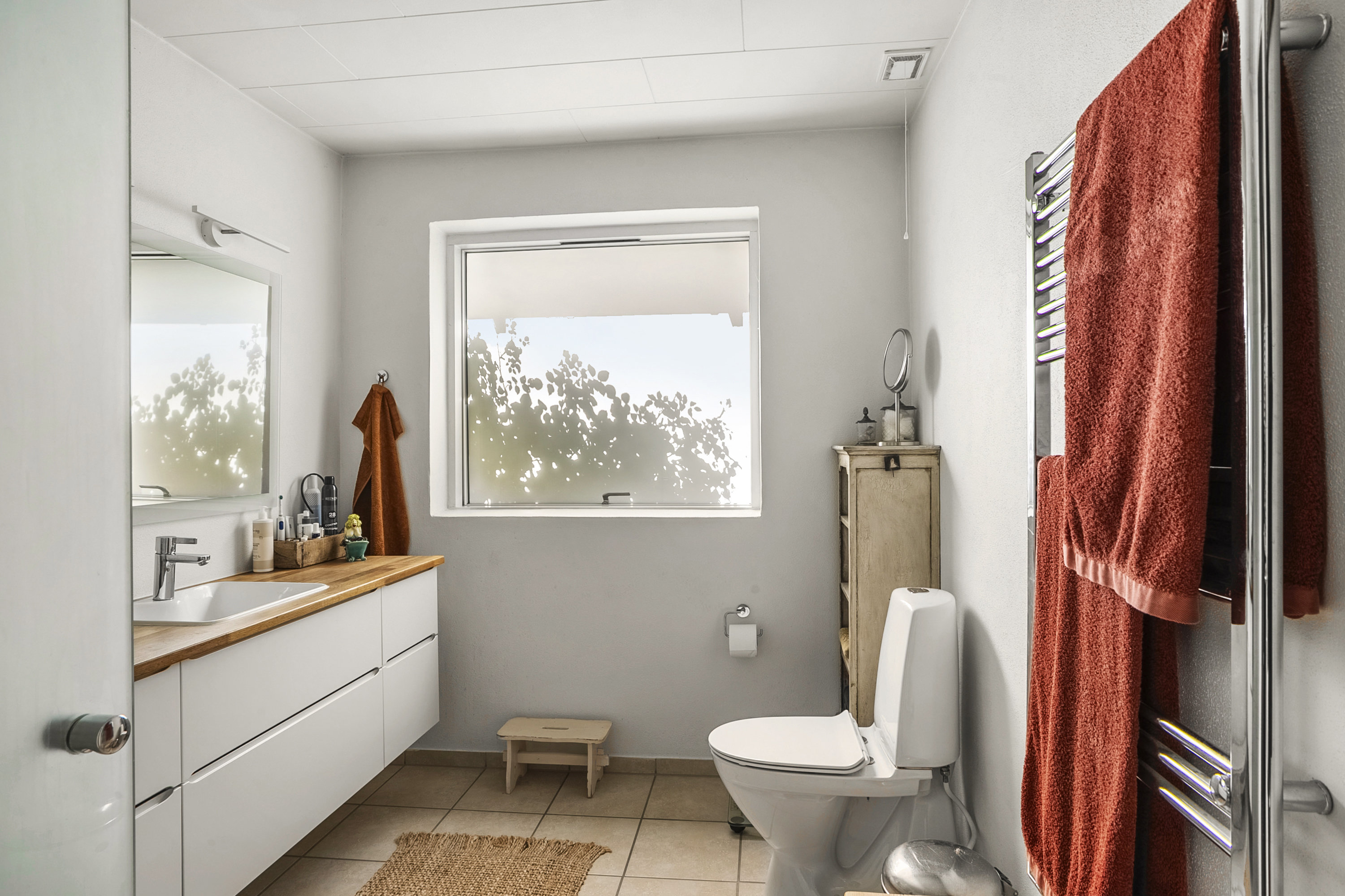 Fremhævet toilet billede i fuldskærmstilstand. Billede af Vangen 12B, Tved, 6000 Kolding