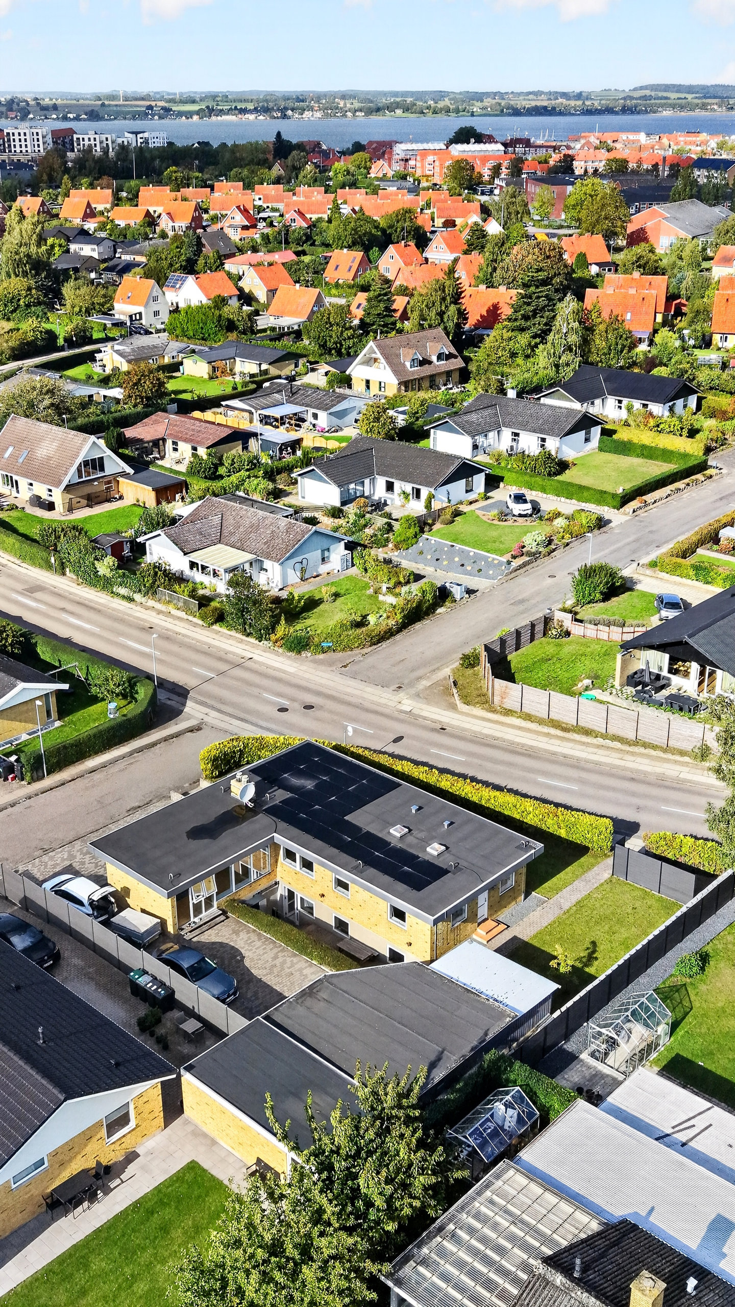 Fremhævet luftfoto billede i fuldskærmstilstand. Billede af Peder Billesvej 76, 4300 Holbæk