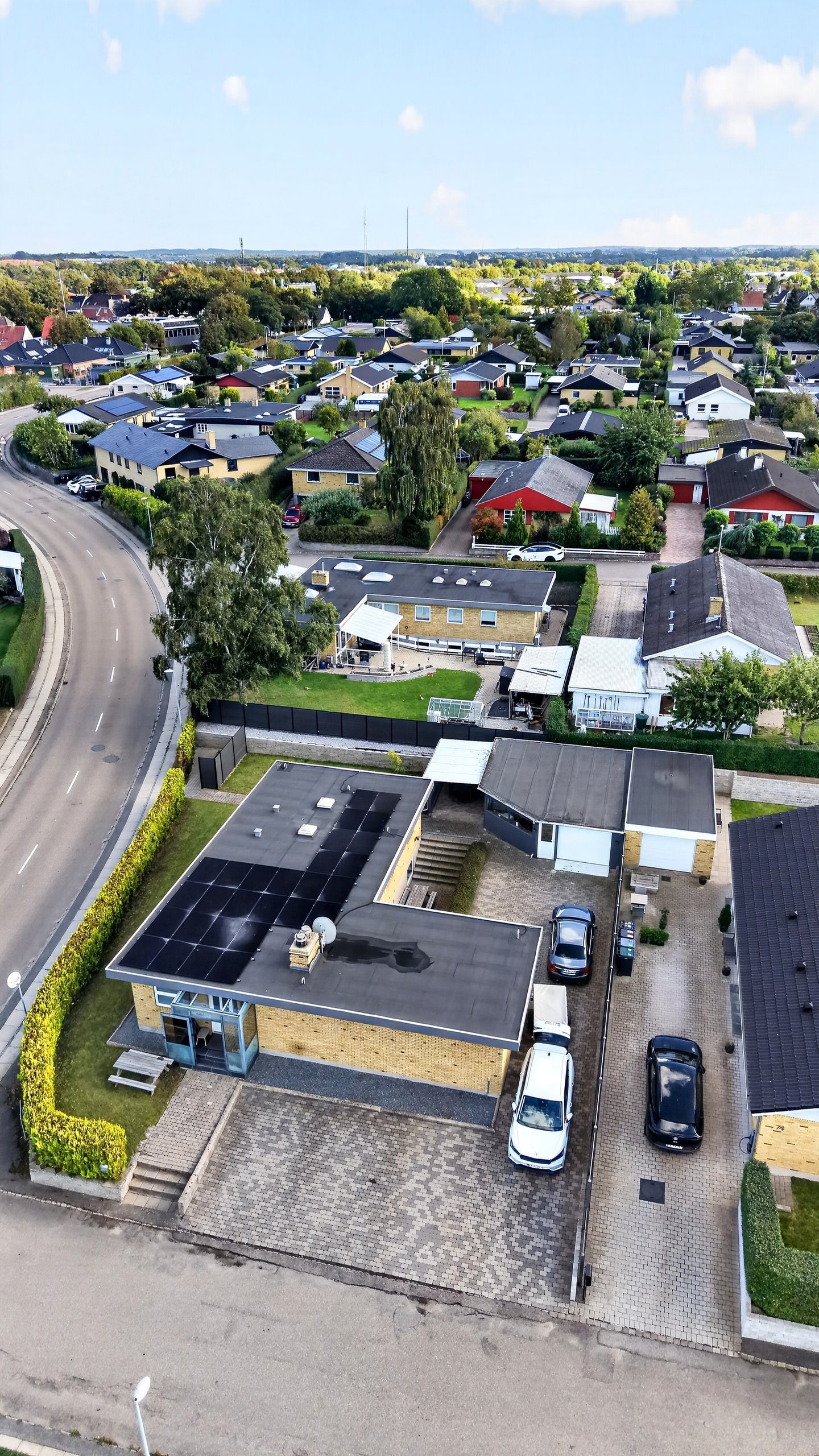 Fremhævet luftfoto billede i fuldskærmstilstand. Billede af Peder Billesvej 76, 4300 Holbæk