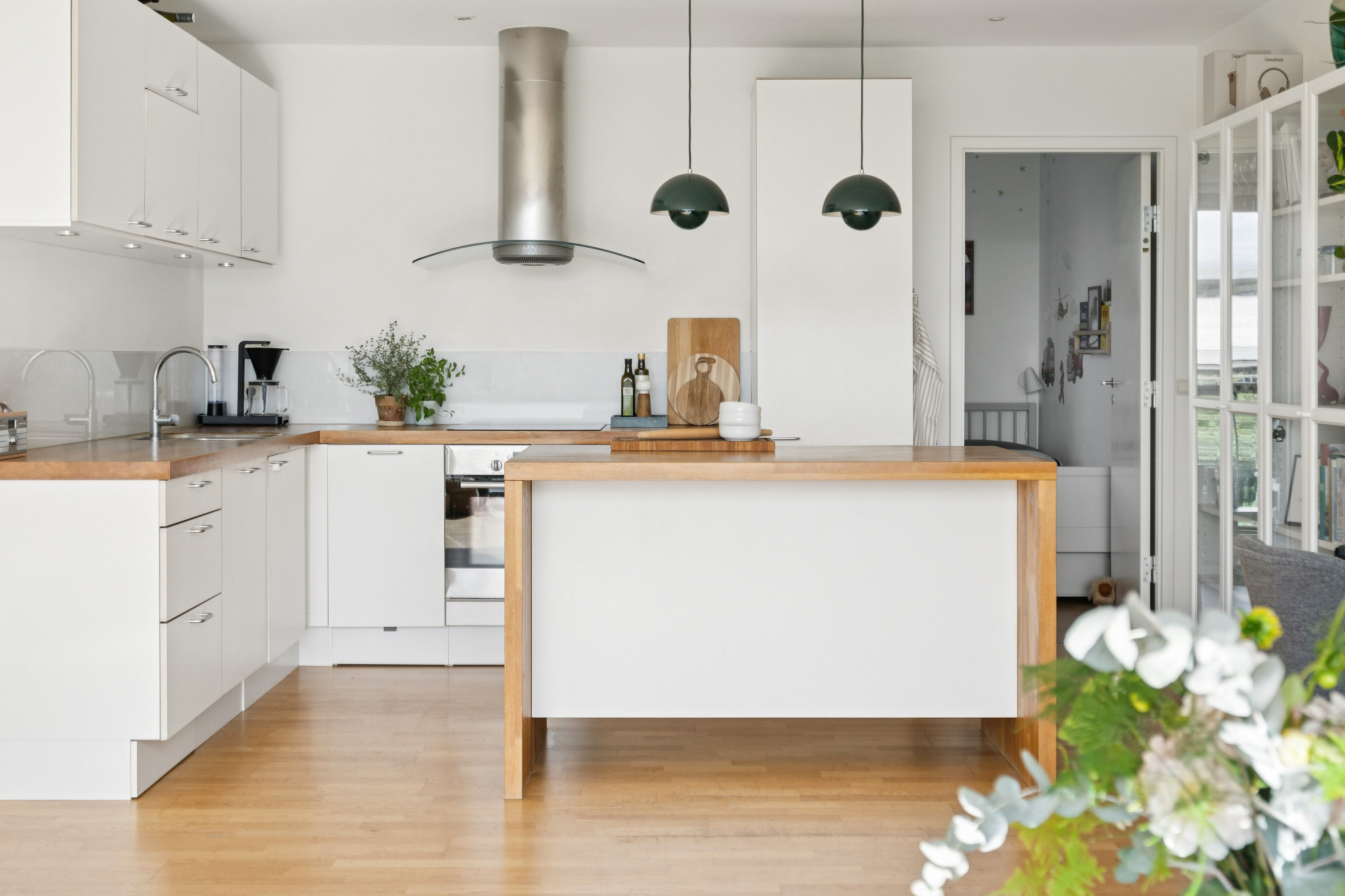 Fremhævet køkken billede i fuldskærmstilstand. Billede af Carl Th. Zahles Gade 6, 3. th., 2300 København S