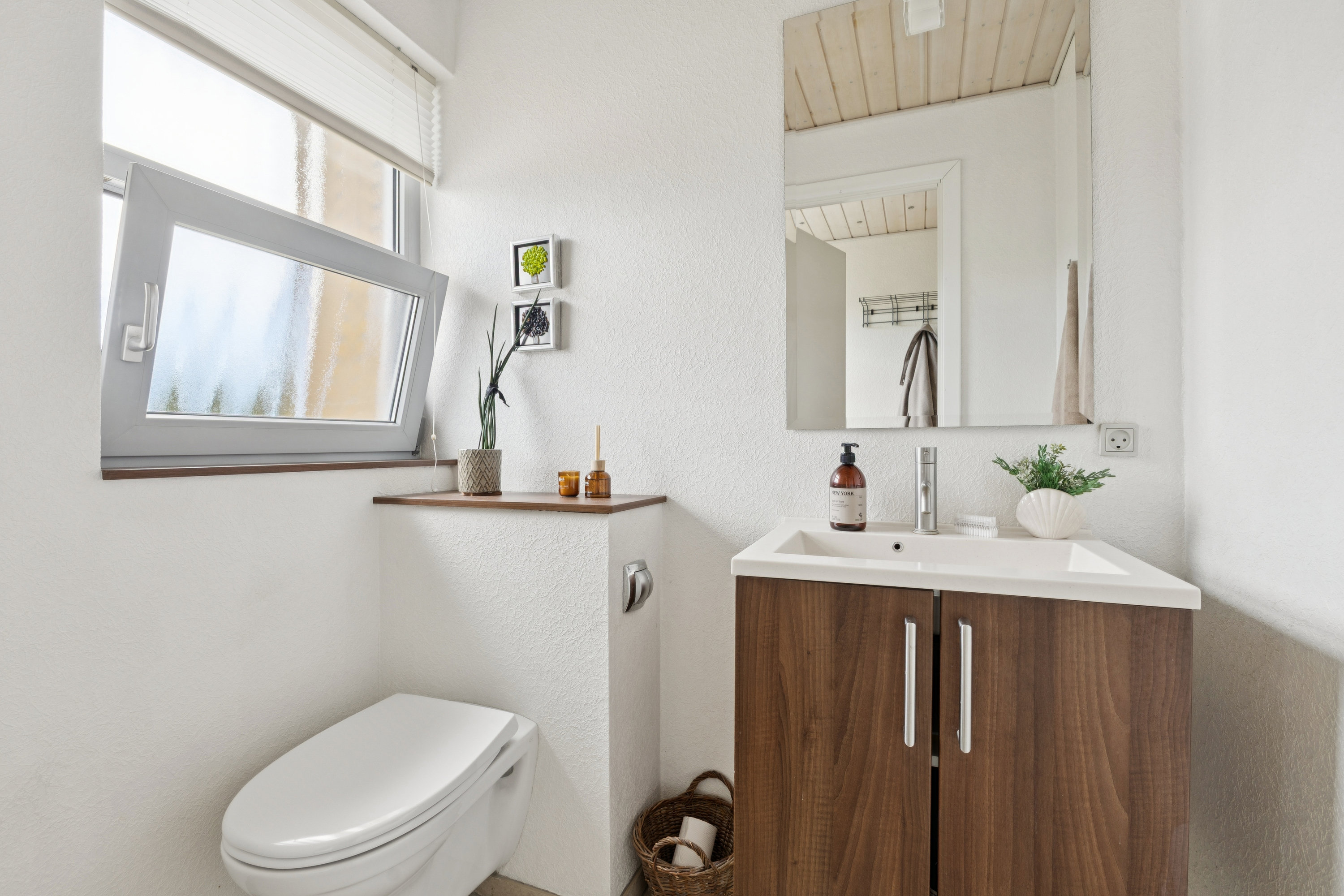 Fremhævet toilet billede i fuldskærmstilstand. Billede af Sallingvej 30, 9500 Hobro