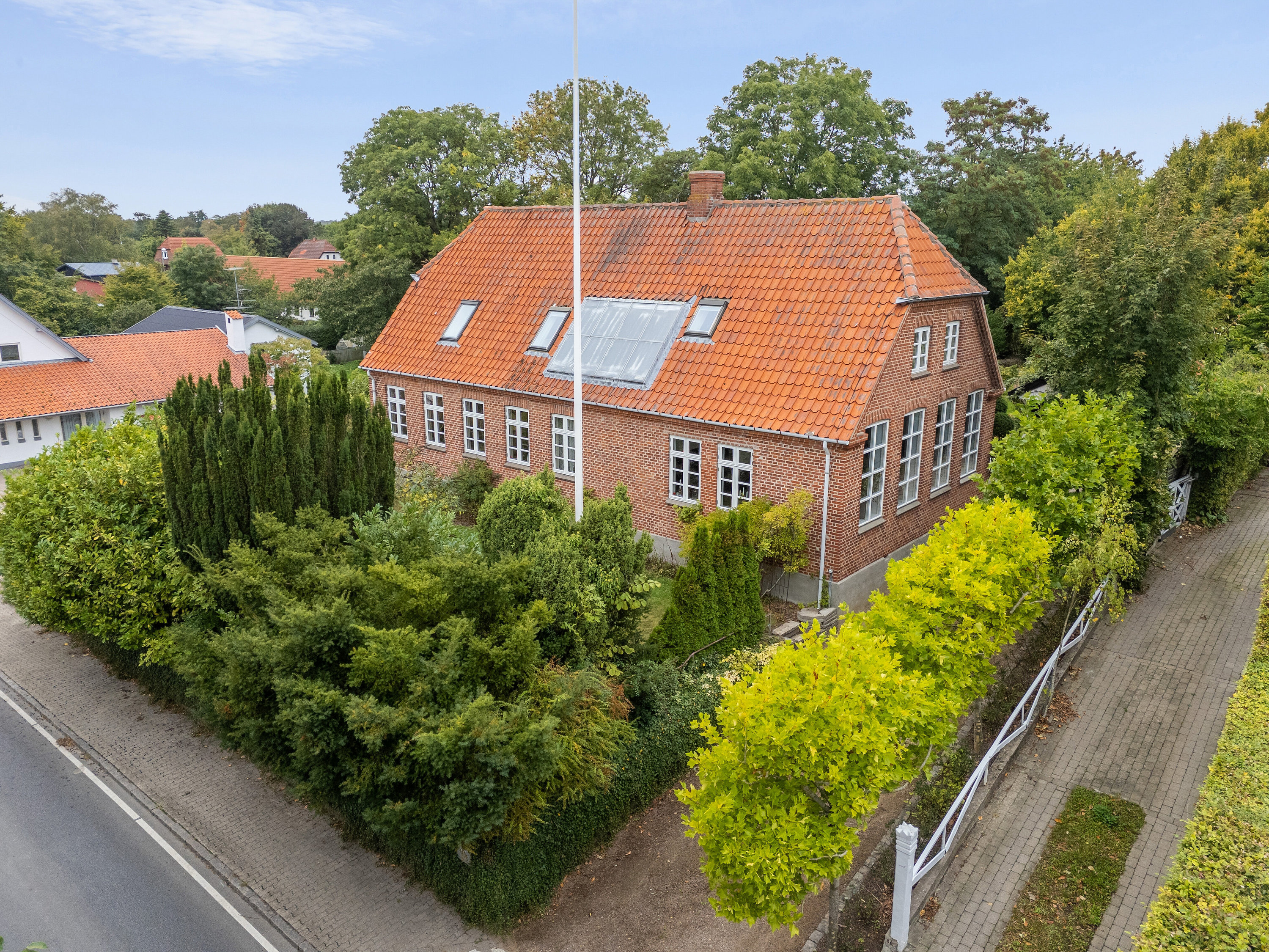 Fremhævet set fra vejen billede i fuldskærmstilstand. Billede af Bygaden 8, 4490 Jerslev Sjælland