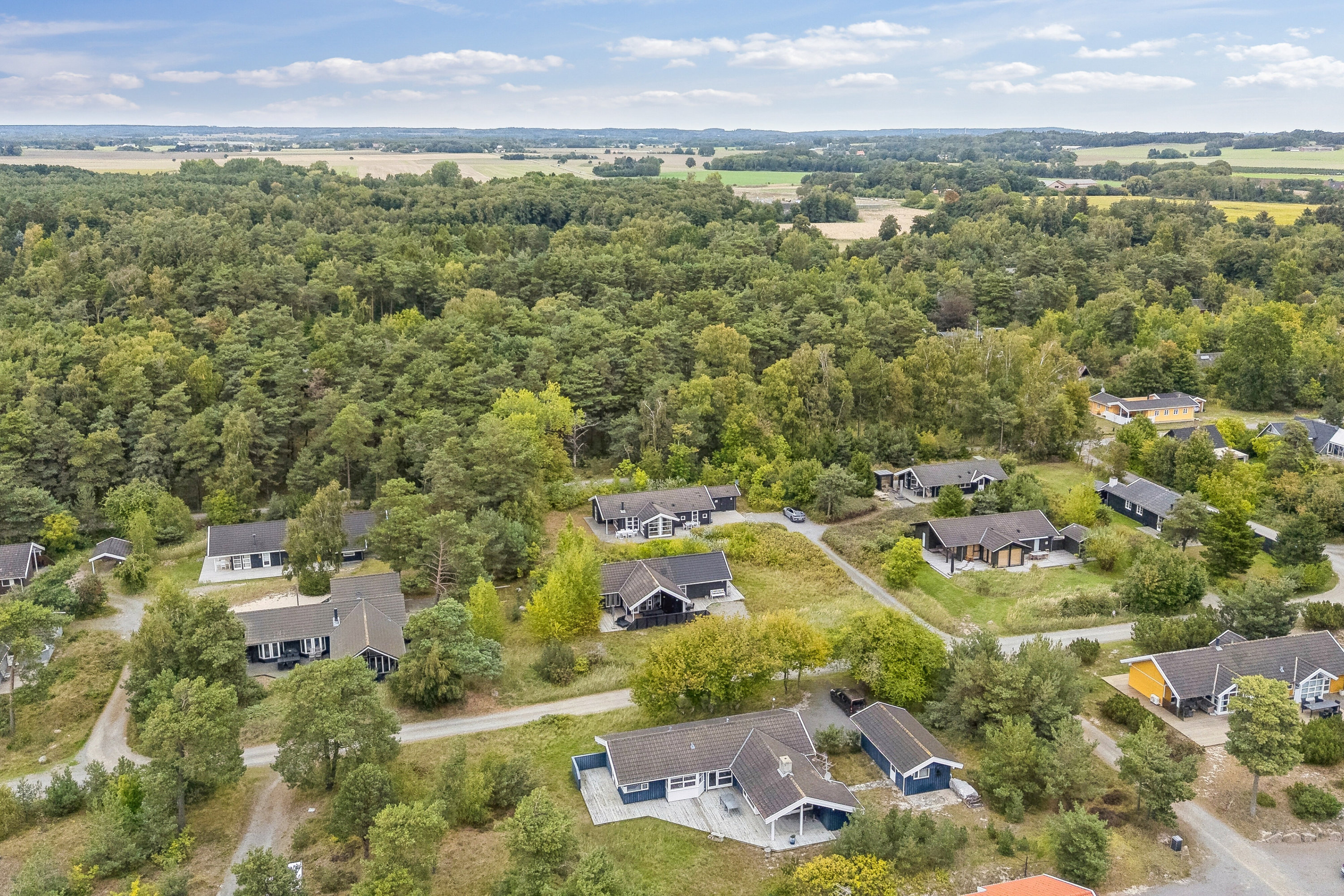Fremhævet luftfoto billede i fuldskærmstilstand. Billede af Holsteroddevej 8, Sømarken, 3720 Aakirkeby