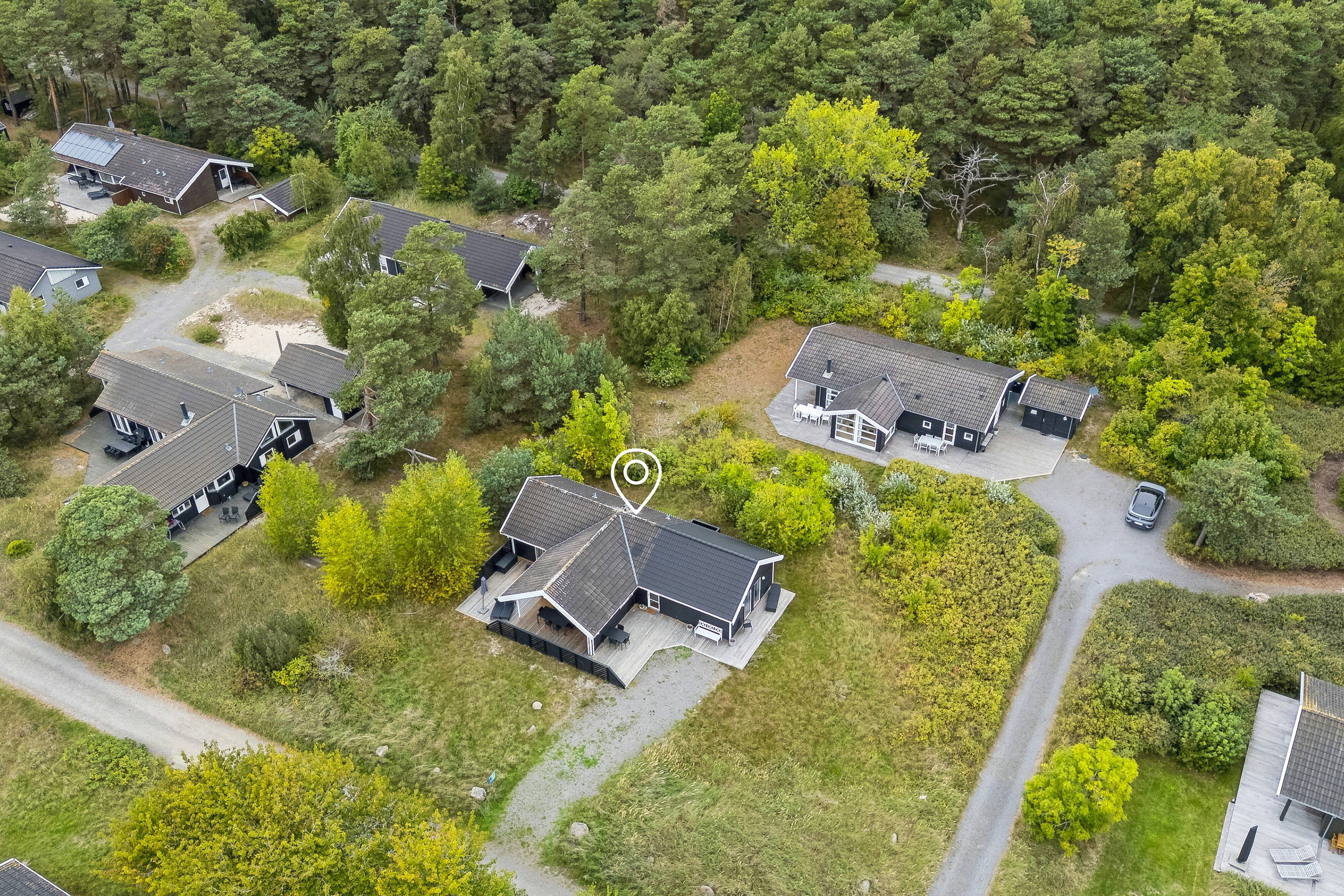Fremhævet luftfoto billede i fuldskærmstilstand. Billede af Holsteroddevej 8, Sømarken, 3720 Aakirkeby