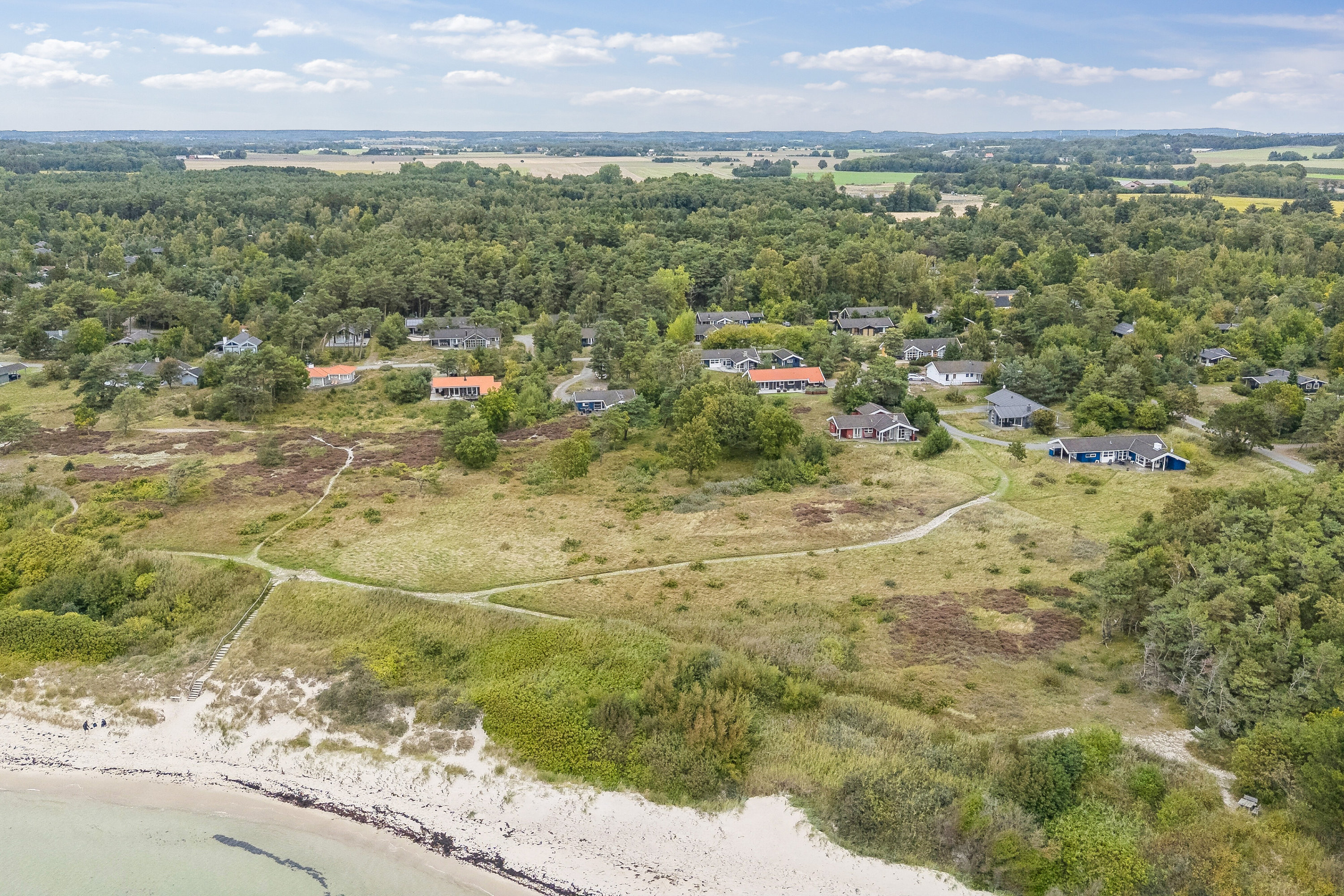 Fremhævet luftfoto billede i fuldskærmstilstand. Billede af Holsteroddevej 8, Sømarken, 3720 Aakirkeby