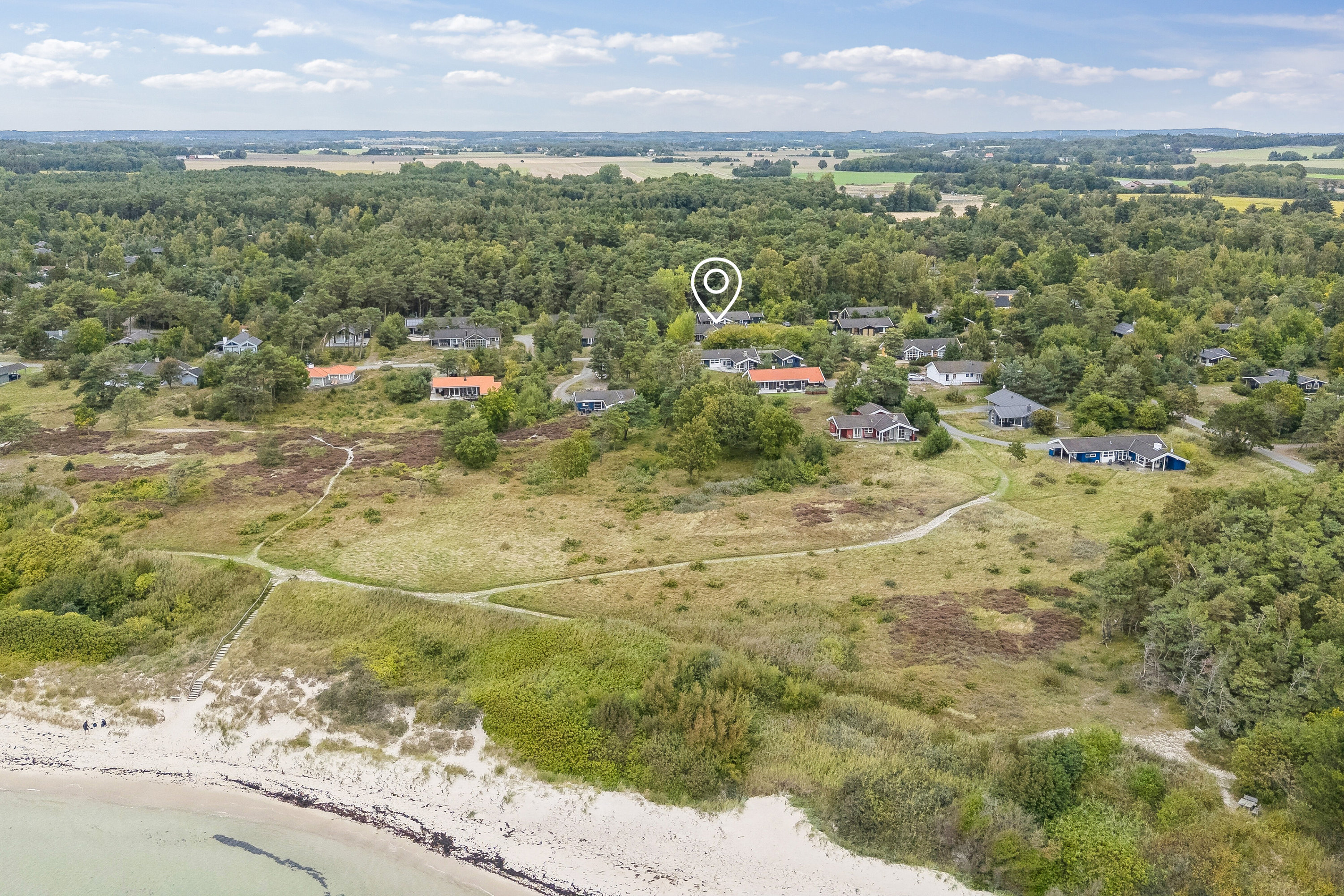 Fremhævet luftfoto billede i fuldskærmstilstand. Billede af Holsteroddevej 8, Sømarken, 3720 Aakirkeby