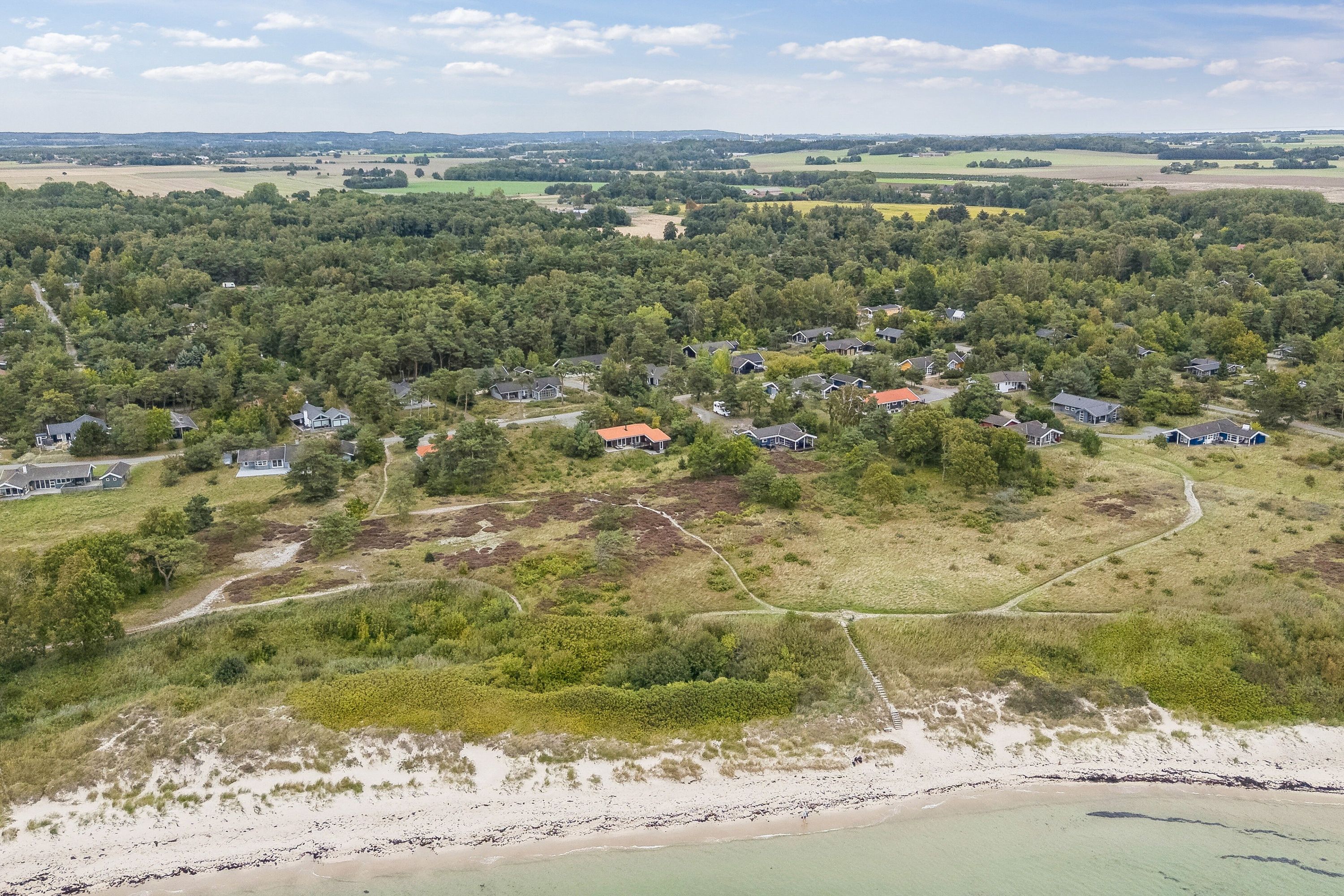 Fremhævet luftfoto billede i fuldskærmstilstand. Billede af Holsteroddevej 8, Sømarken, 3720 Aakirkeby
