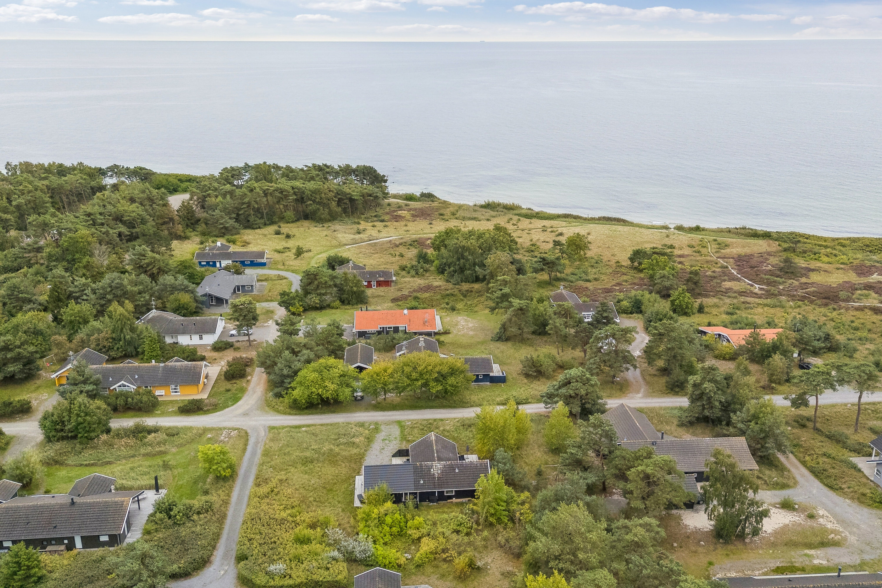Fremhævet luftfoto billede i fuldskærmstilstand. Billede af Holsteroddevej 8, Sømarken, 3720 Aakirkeby
